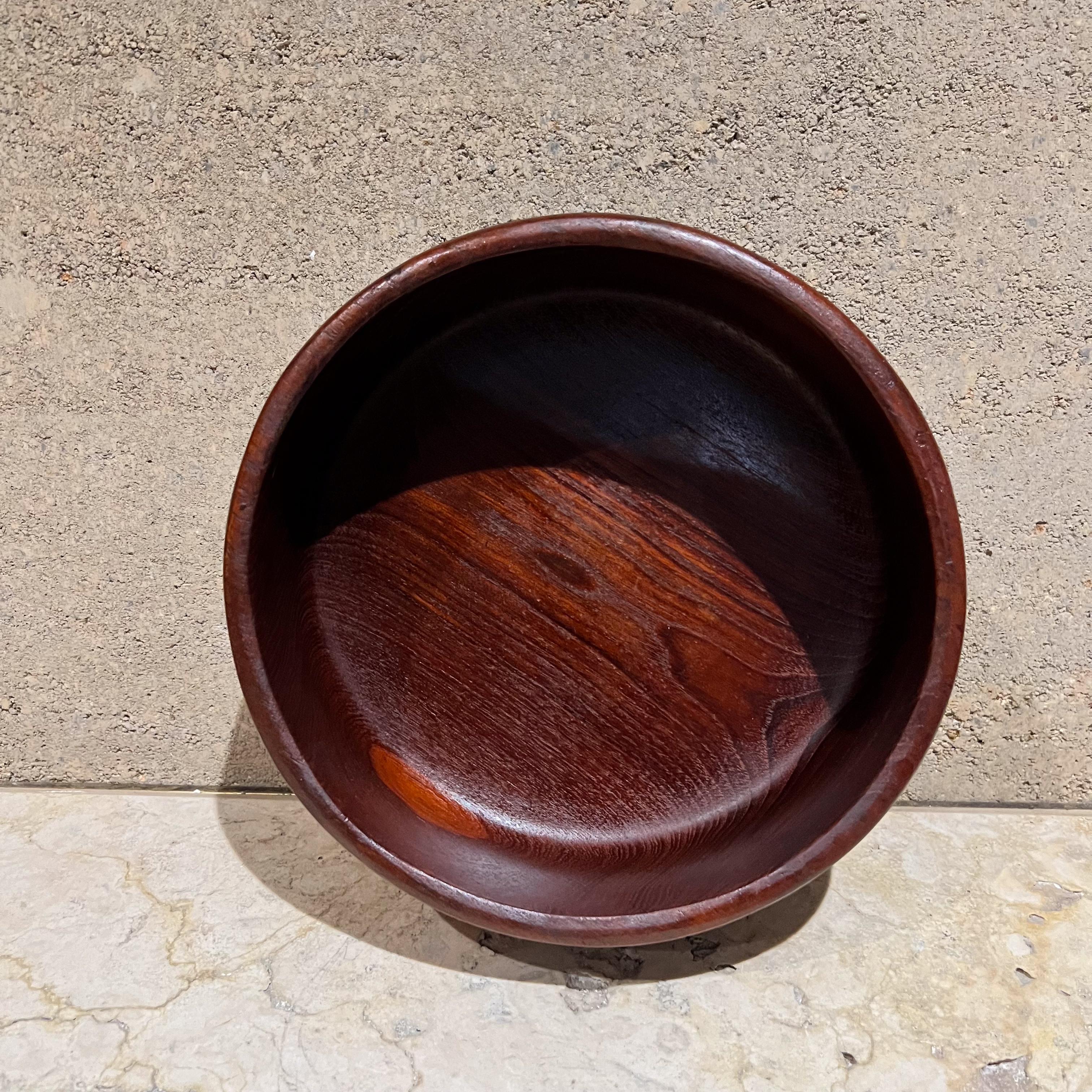 Metà XX secolo Ciotola in legno di teak del 1960 in stile moderno danese Dansk in vendita