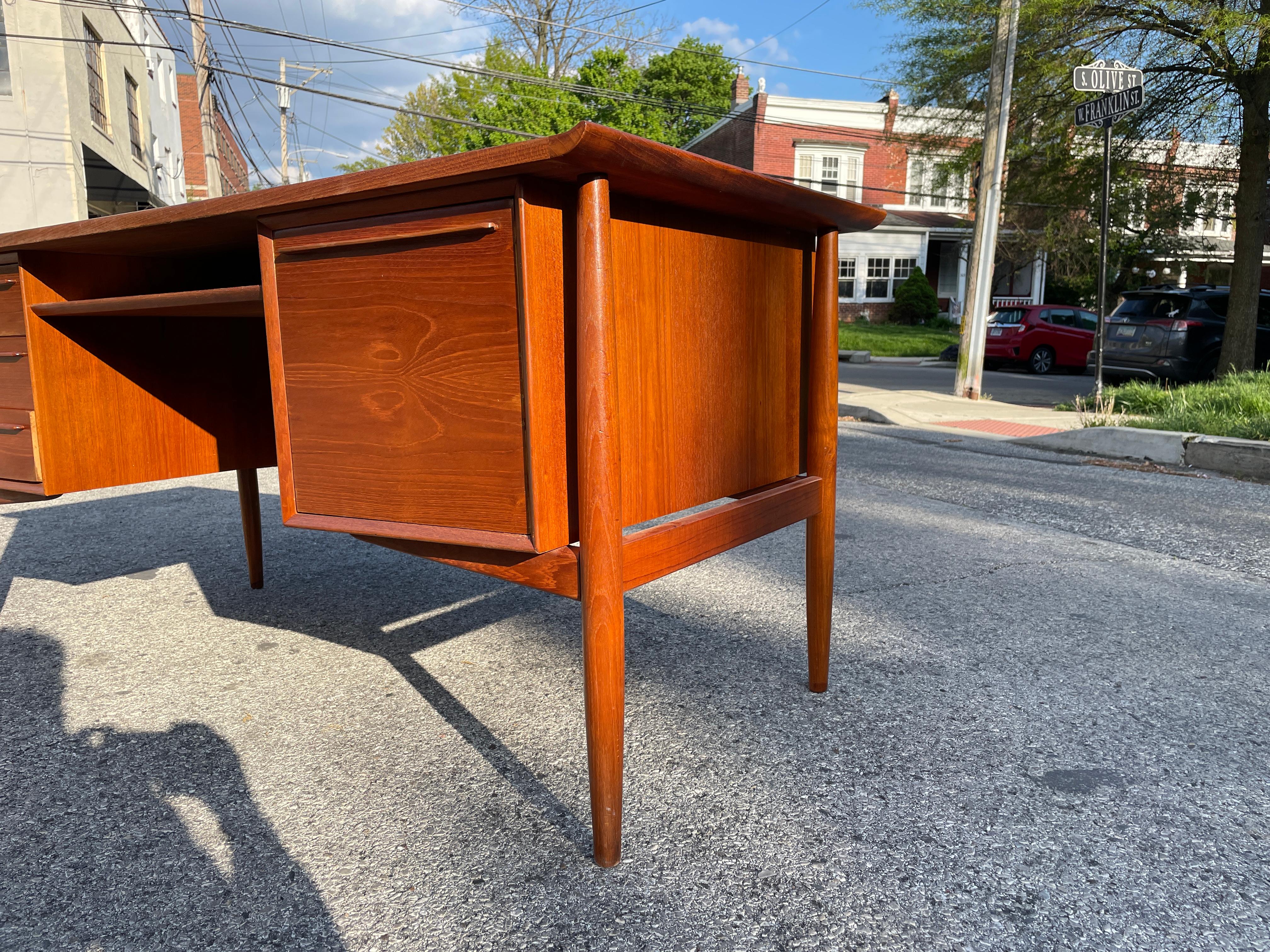 20th Century 1960s Teak Wood Executive Desk by Arne Vodder for H.P. Hansen For Sale