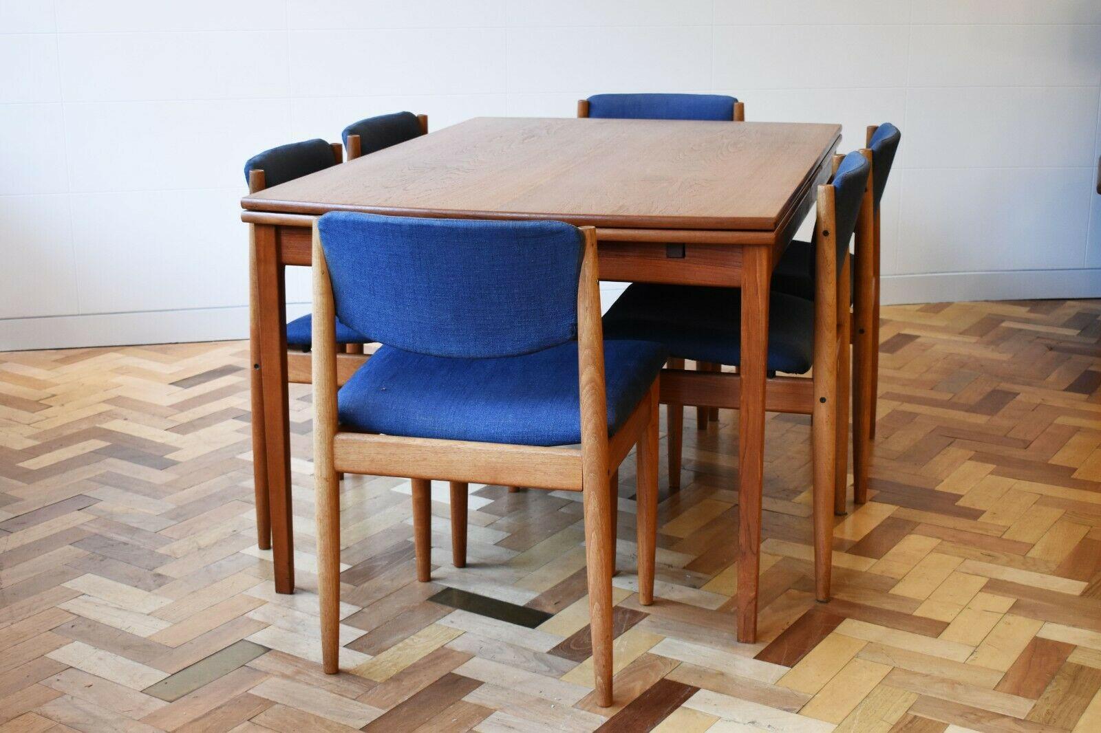 1960's Teakwood extendable dining table with set of 6 chairs by Finn Juhl for France & Sons.

This dining set embodies the beautiful simplicity of Danish modernist design. 

Made in teakwood, the dining table is extendable to cater for a variety of