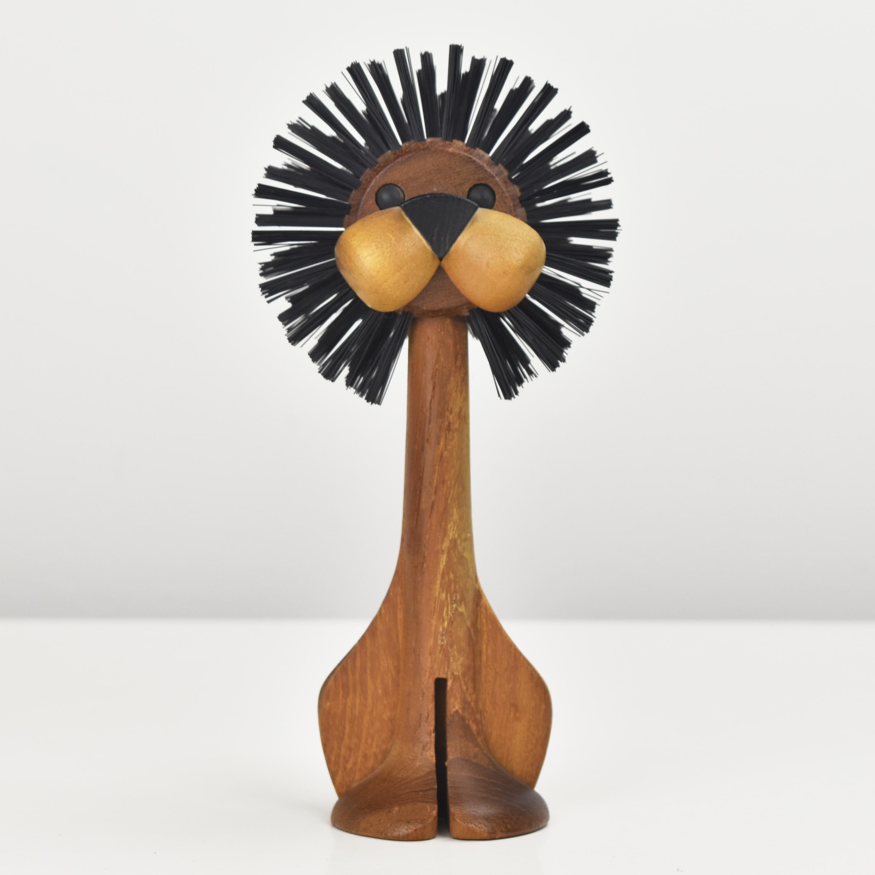 1960s Teakholz Löwe Figur von Gunnar Florning für Laurids Lonborg Dänemark (Moderne der Mitte des Jahrhunderts) im Angebot