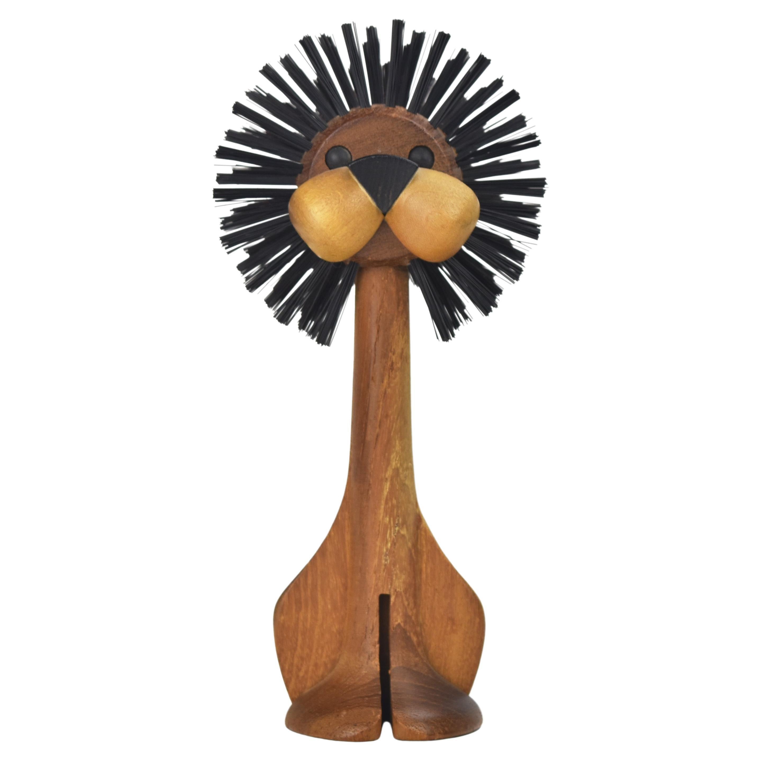 Figurine Lion en bois de teck des années 1960 par Gunnar Florning pour Laurids Lonborg Danemark