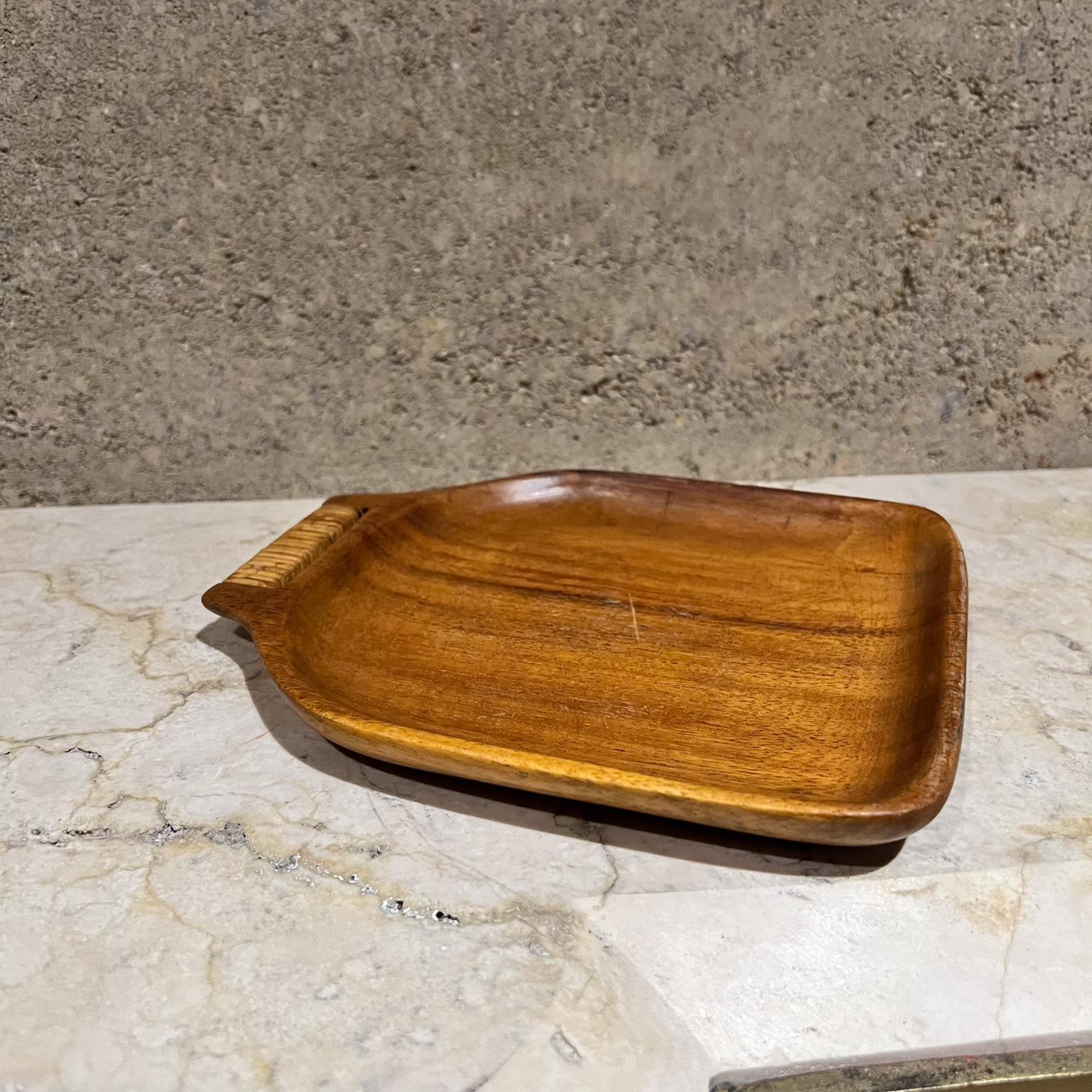 Bandeja de servir de madera de teca de los años 60 Mango de caña en Bueno estado para la venta en Chula Vista, CA