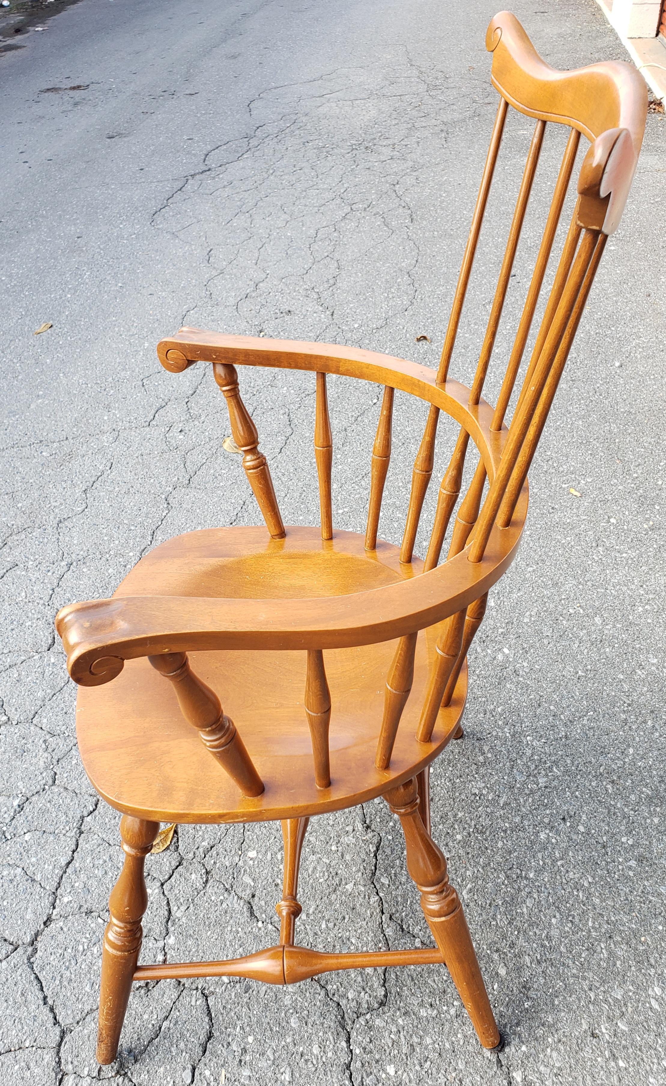 1960s Tell City Comb Back Windsor chair in solid maple.
Features Quality and Solid Construction, Very Good Vintage Condition, original finish,legs Bottom has minor scratches in the finish. Back Height 40.5