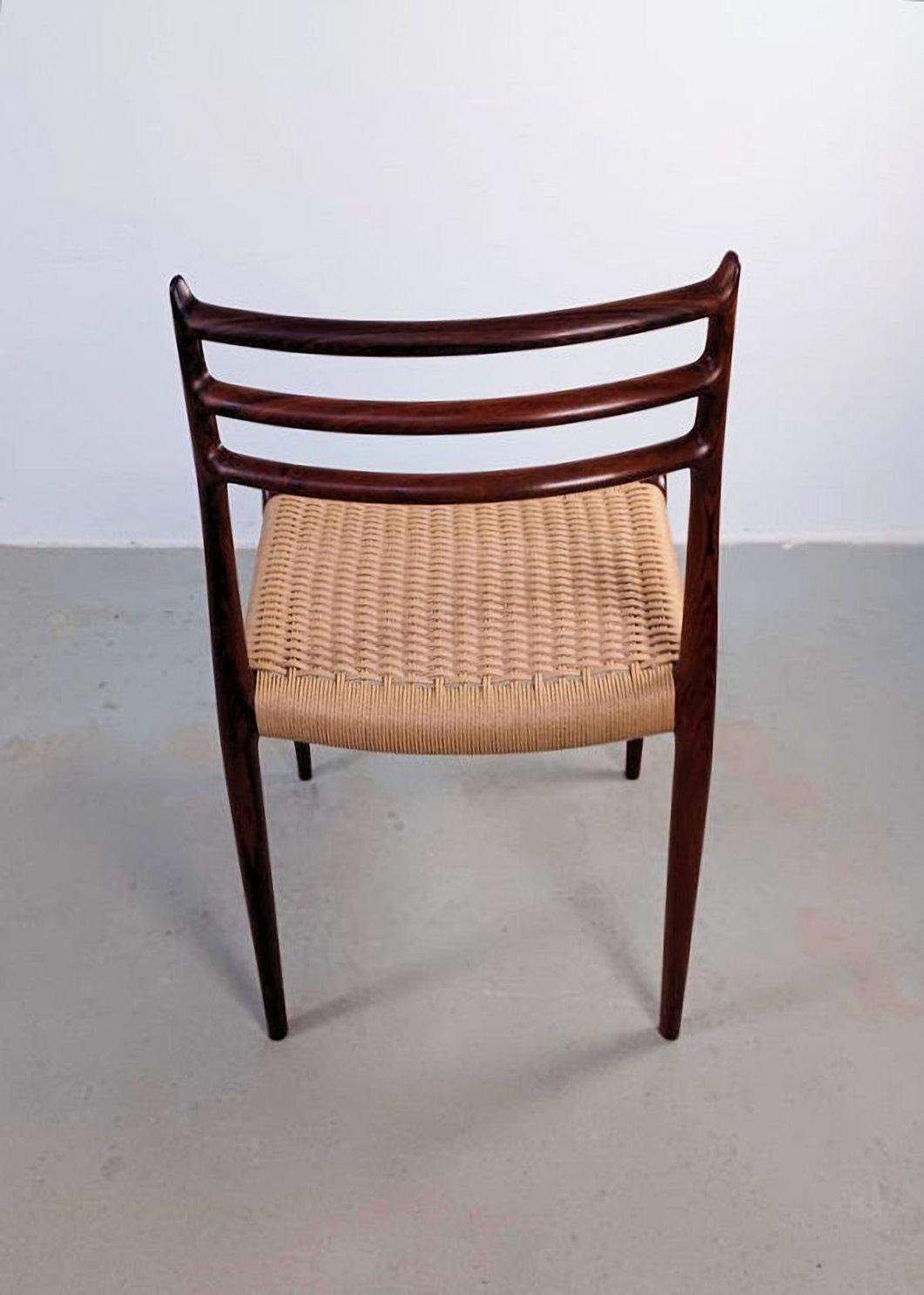 1960er Jahre Zehn vollständig restaurierte N.O. Moller Palisander Papercord Esszimmerstühle im Zustand „Hervorragend“ im Angebot in Knebel, DK