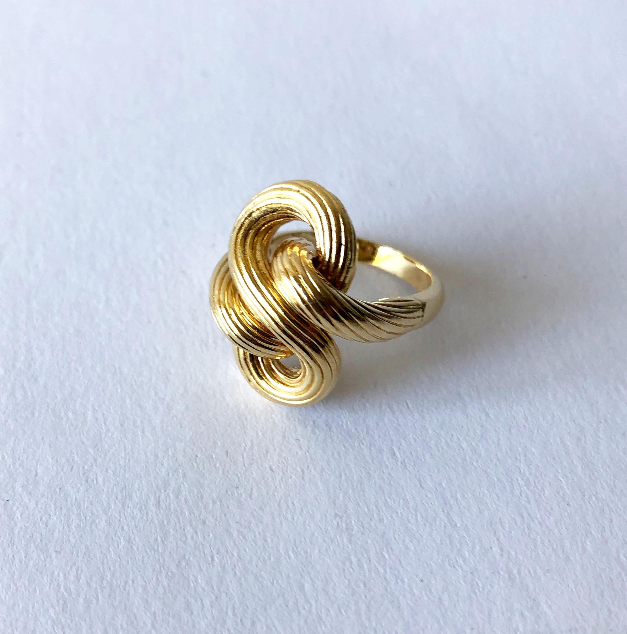 1960s Textured 14 Karat Gold Love Knot Cocktail Ring In Good Condition In Palm Springs, CA