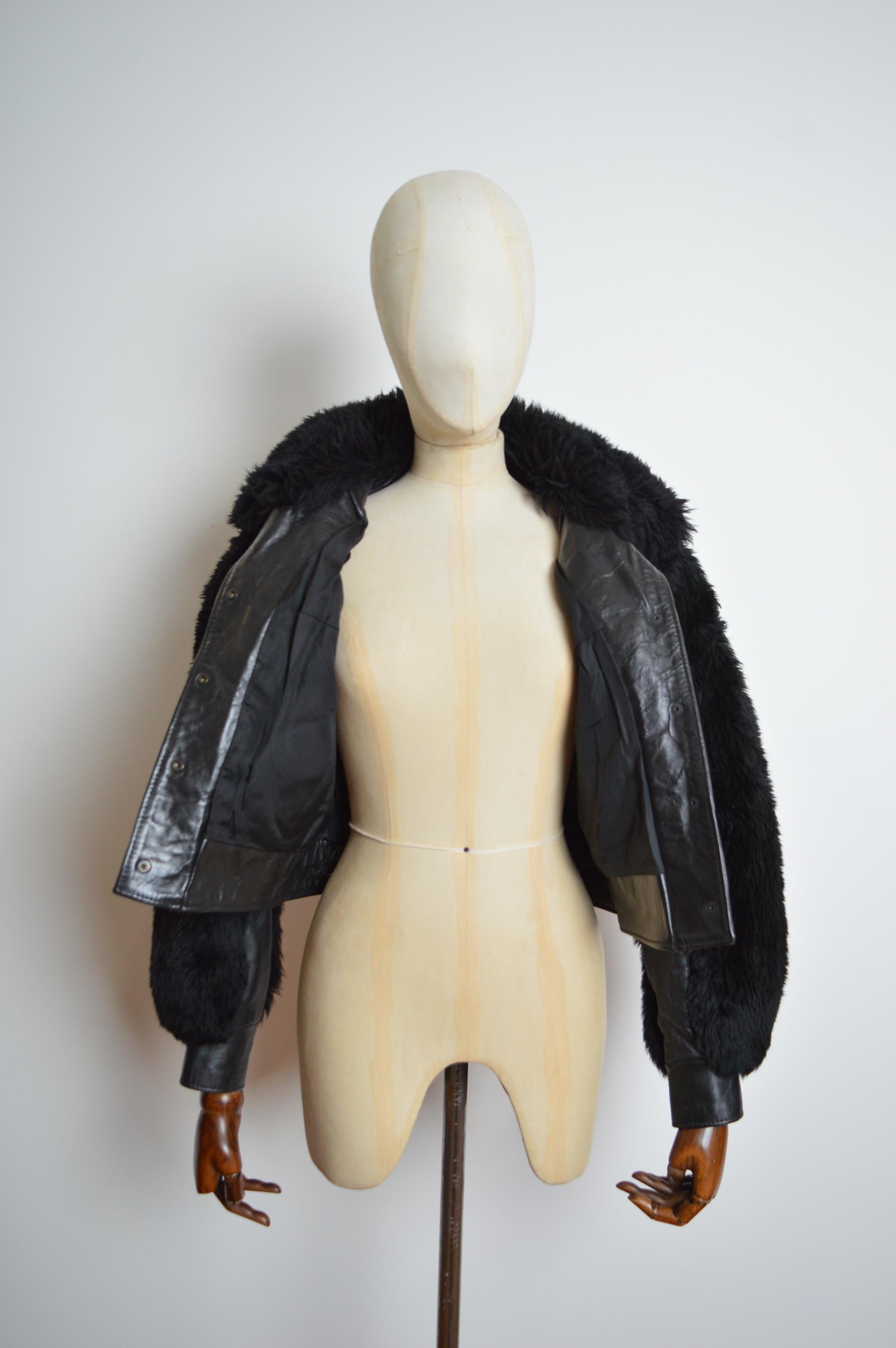 Chaqueta bomber de piel de oveja Penny Lane negra gruesa de los años 60 - Abrigo en venta 5