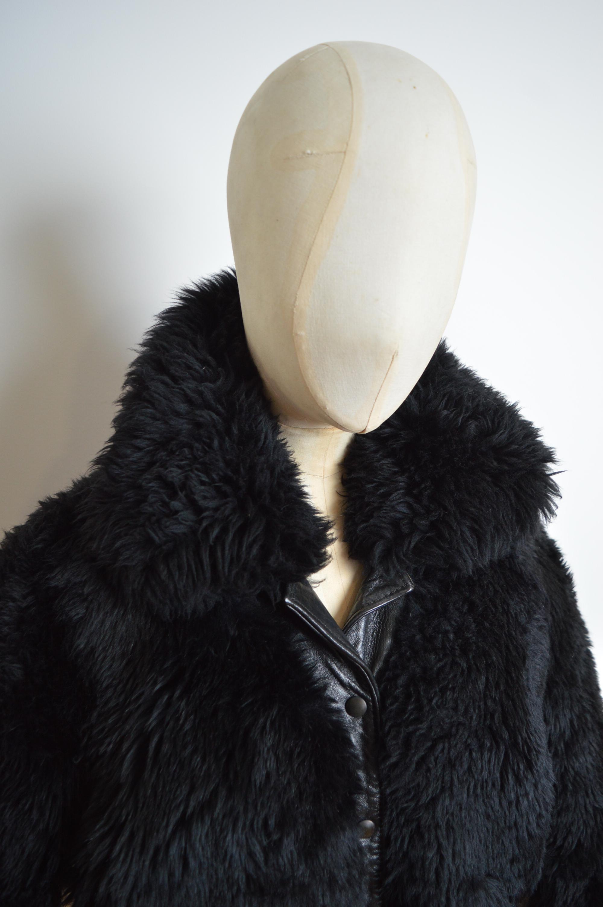 Chaqueta bomber de piel de oveja Penny Lane negra gruesa de los años 60 - Abrigo en venta 4
