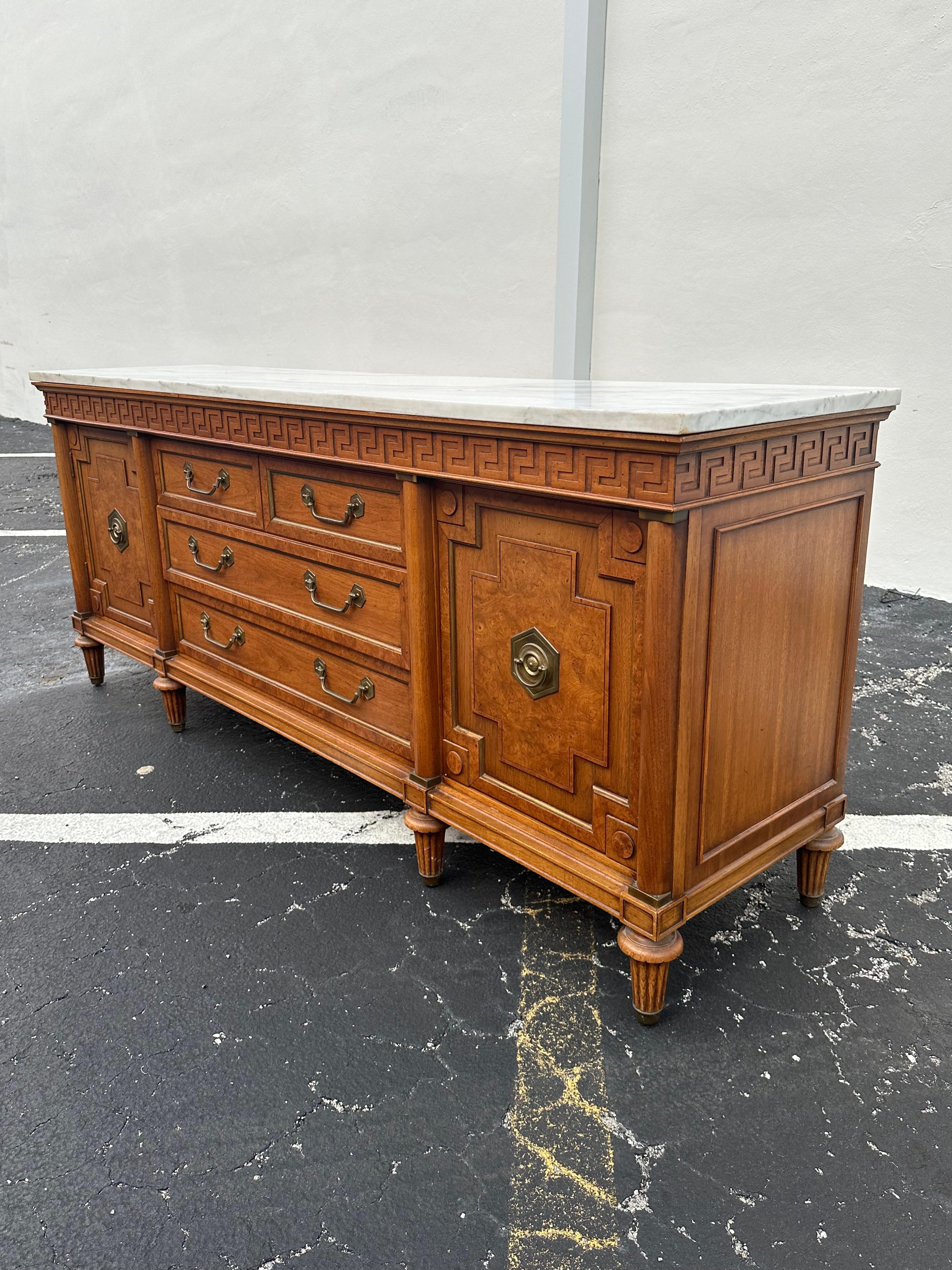 1960s Thomasville White Marble Carved Greek Key Wood Credenza In Good Condition For Sale In Fort Lauderdale, FL
