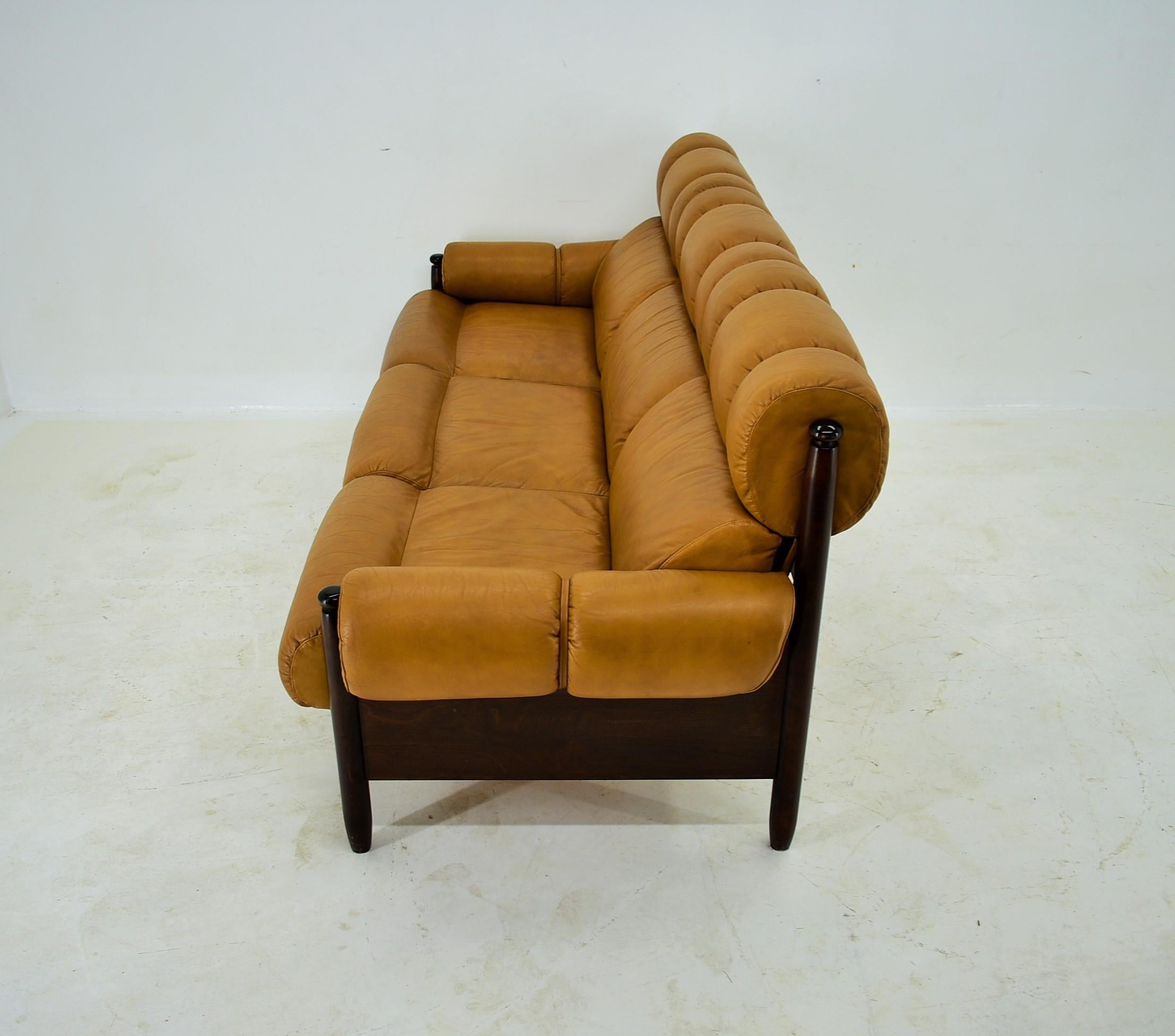 1960s Three-Seat Leather Sofa, Czechoslovakia For Sale 7