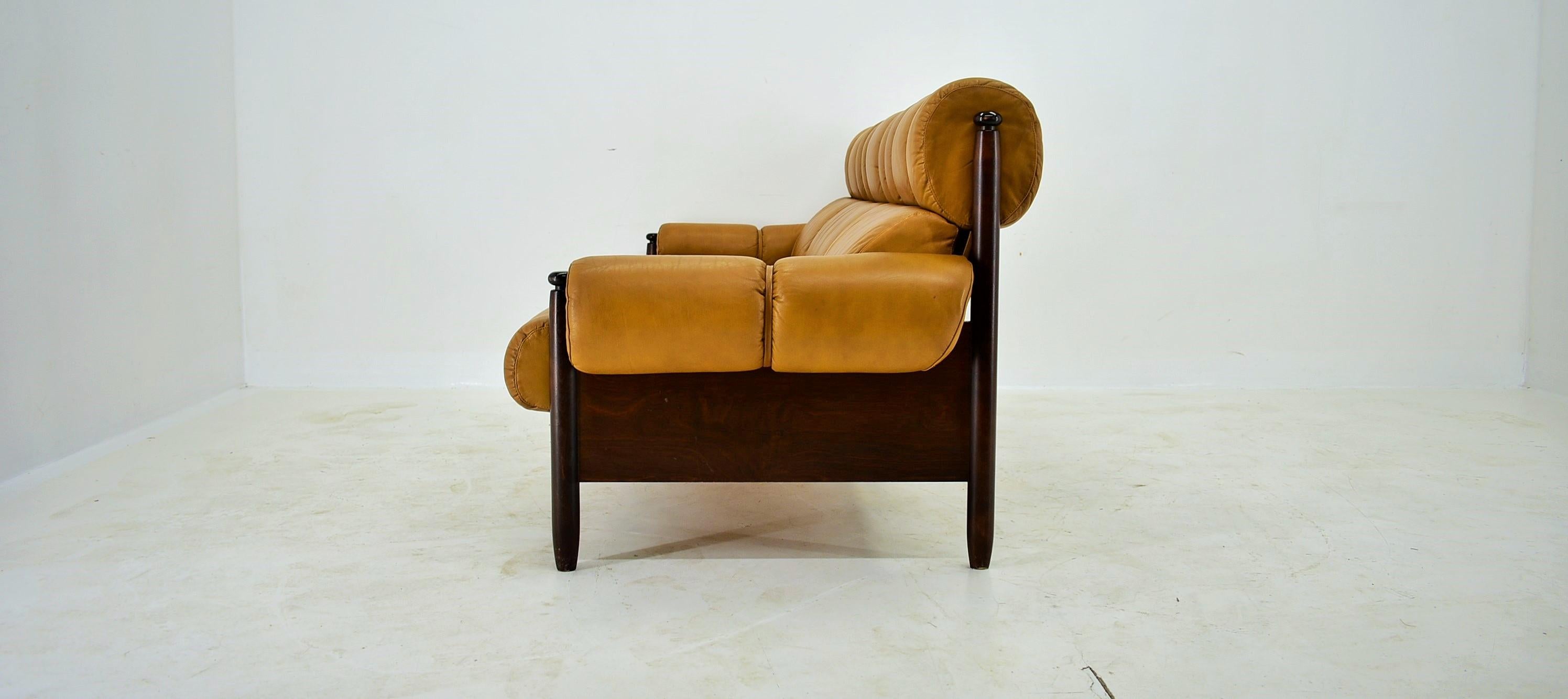 1960s Three-Seat Leather Sofa, Czechoslovakia For Sale 8