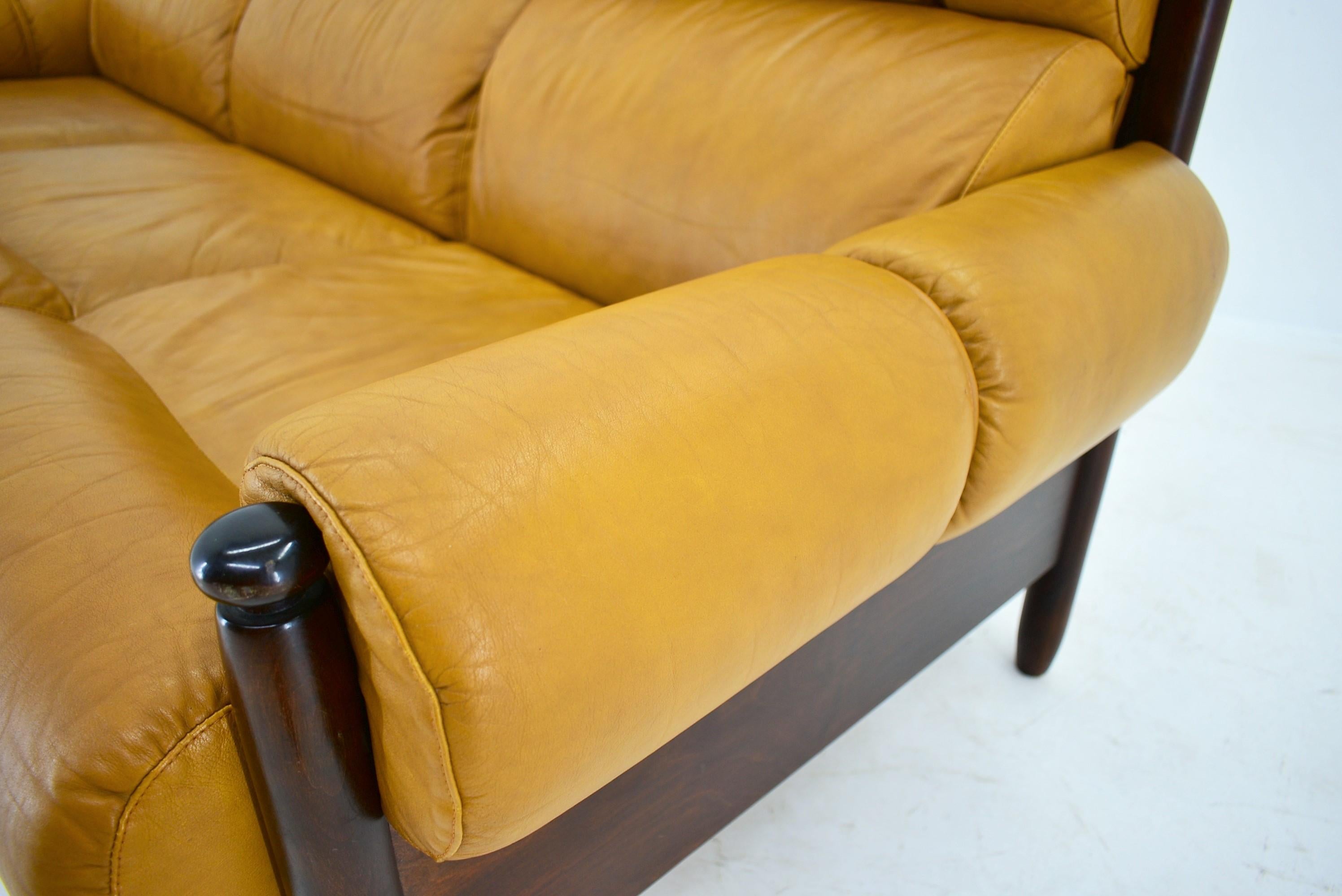 1960s Three-Seat Leather Sofa, Czechoslovakia For Sale 1