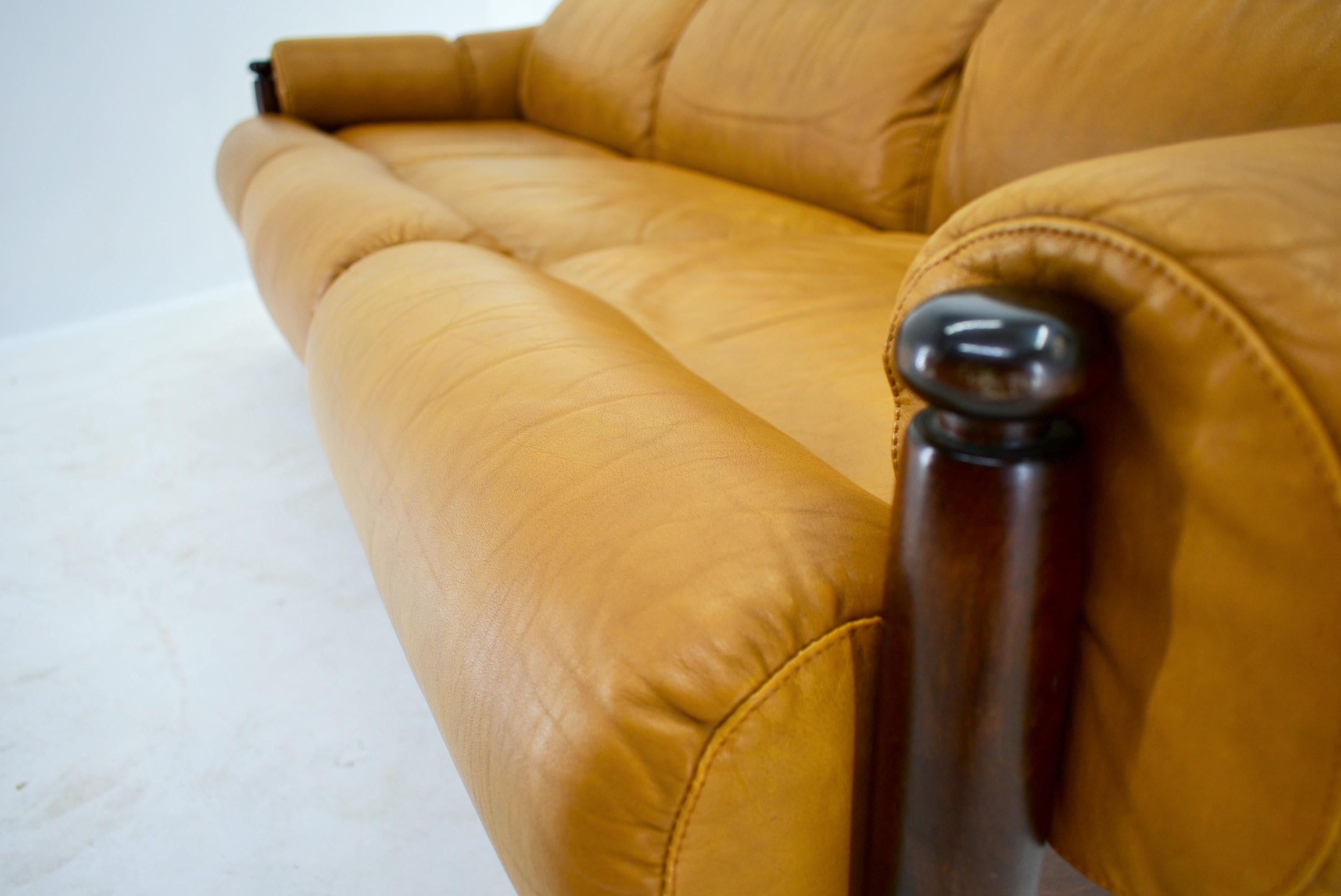 1960s Three-Seat Leather Sofa, Czechoslovakia For Sale 2
