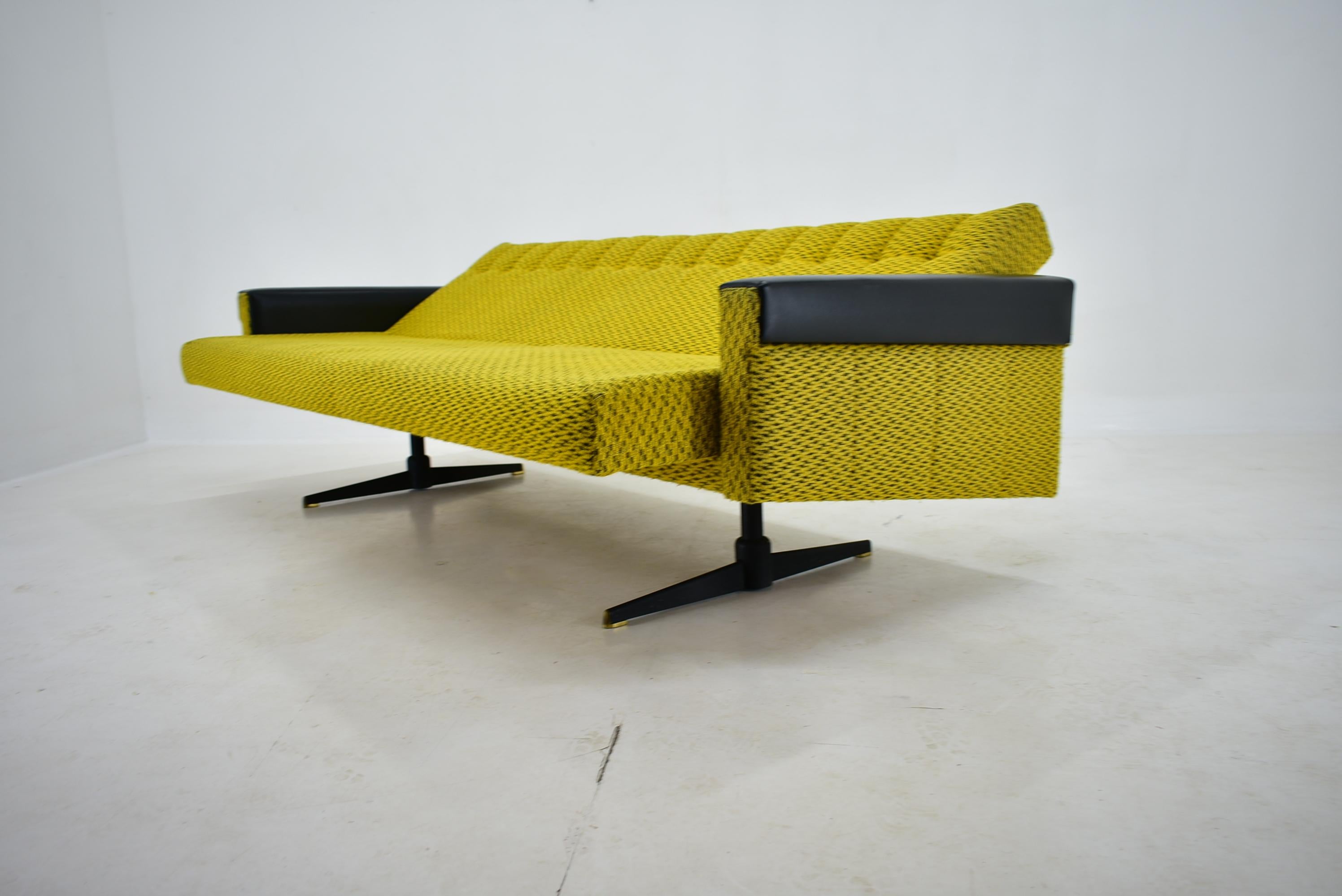 1960s , Three Seater Sofa/Daybed in Original Upholstery, Czech 8