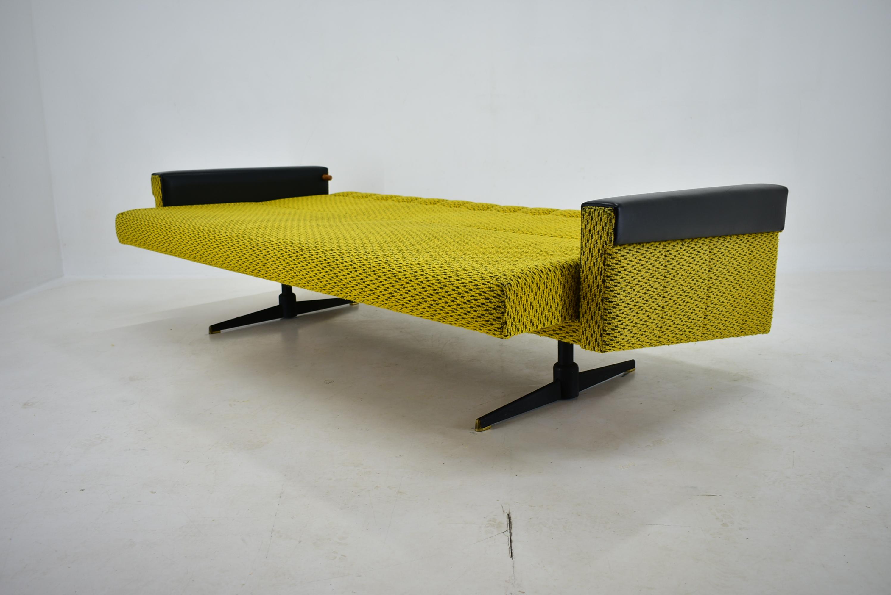 1960s , Three Seater Sofa/Daybed in Original Upholstery, Czech 9