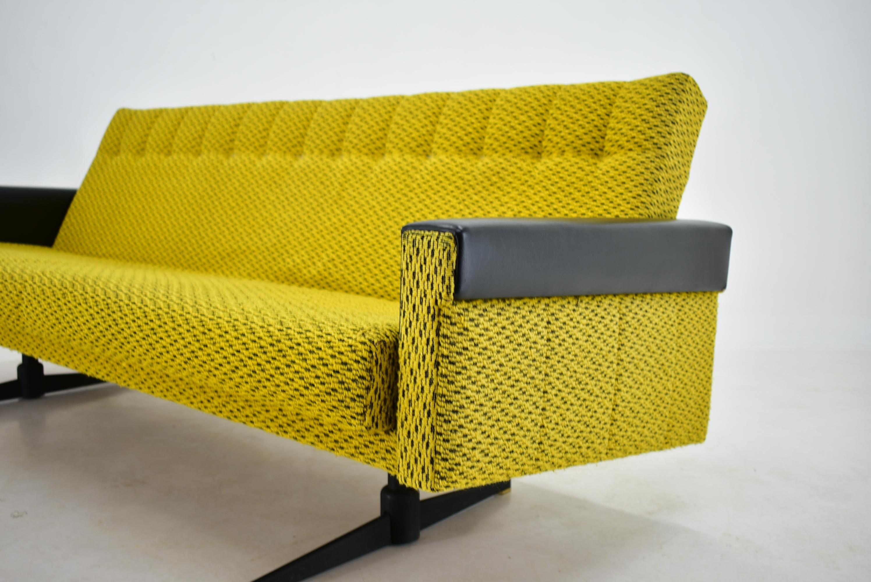 1960s , Three Seater Sofa/Daybed in Original Upholstery, Czech 3