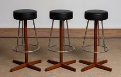 1960er Jahre, Drei drehbare Barhocker von Börje Johanson für Johanson Design, Schweden