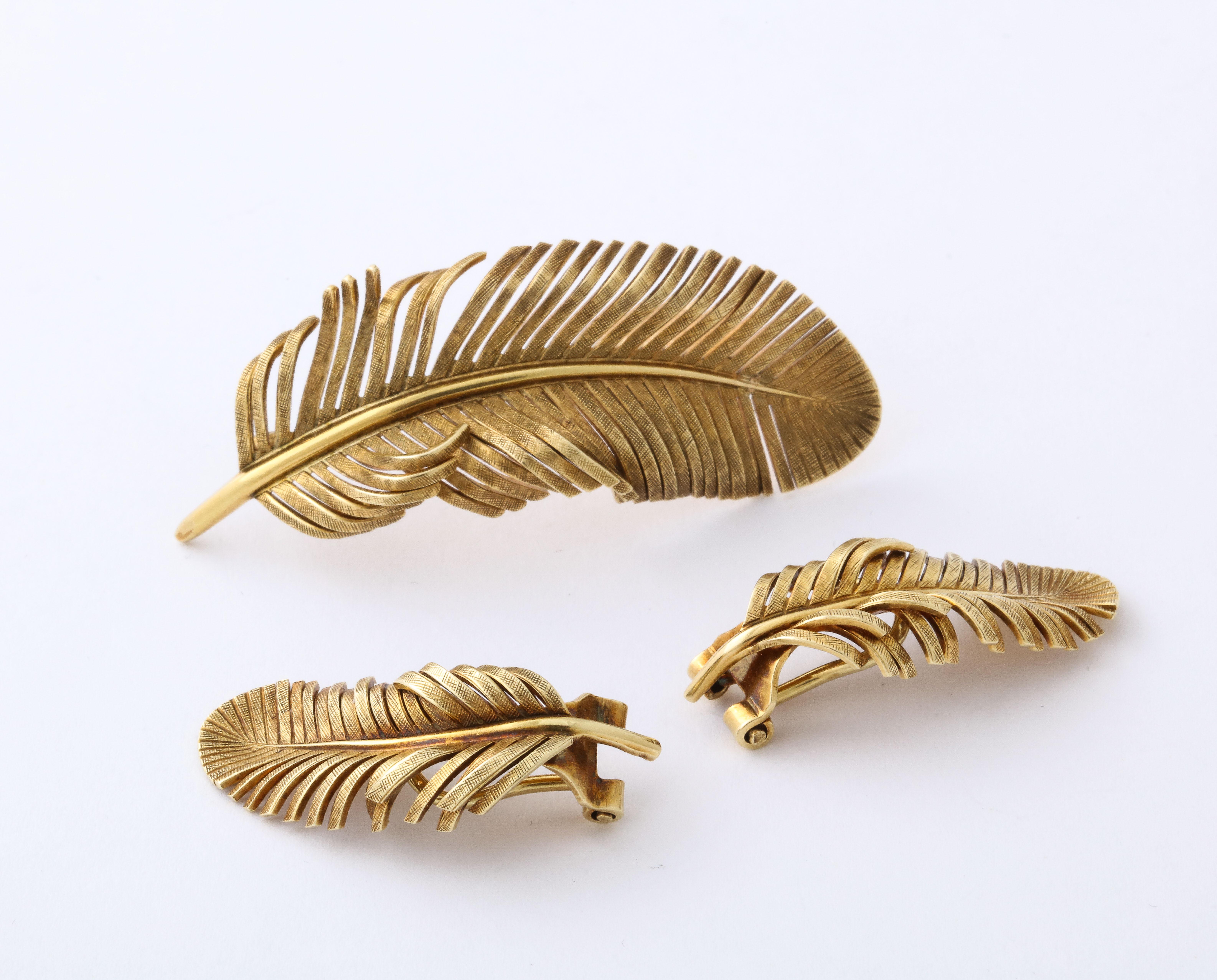 1960s Tiffany & Co. Gold Feather Ear Clips and Brooch In Excellent Condition In New York, NY