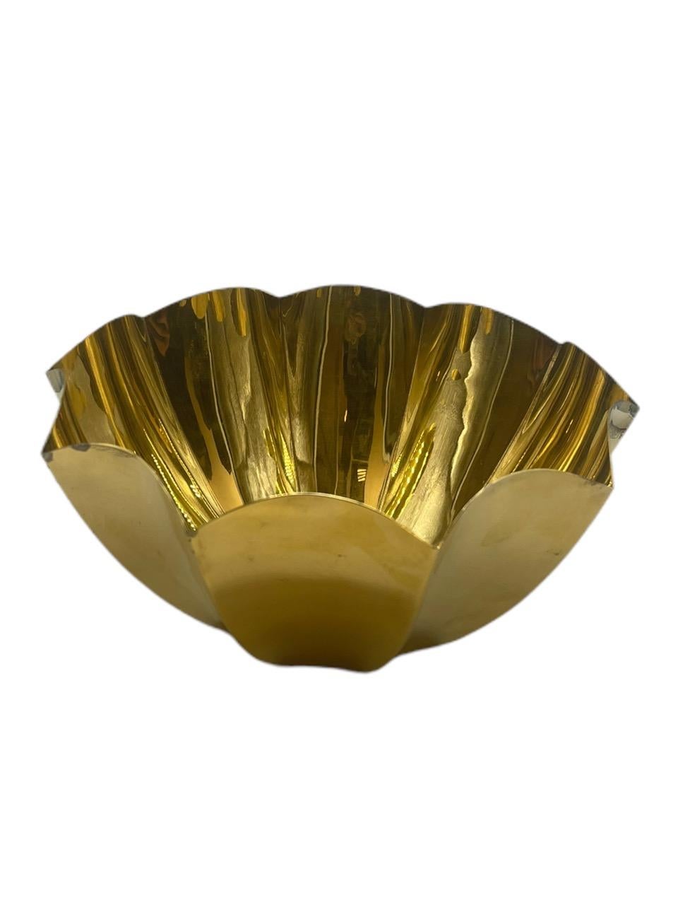 1960er Jahre Tiffany & Co. Gold Vermeil-Schale „Gilt“ aus Sterlingsilber mit Wellenschliff (amerikanisch) im Angebot