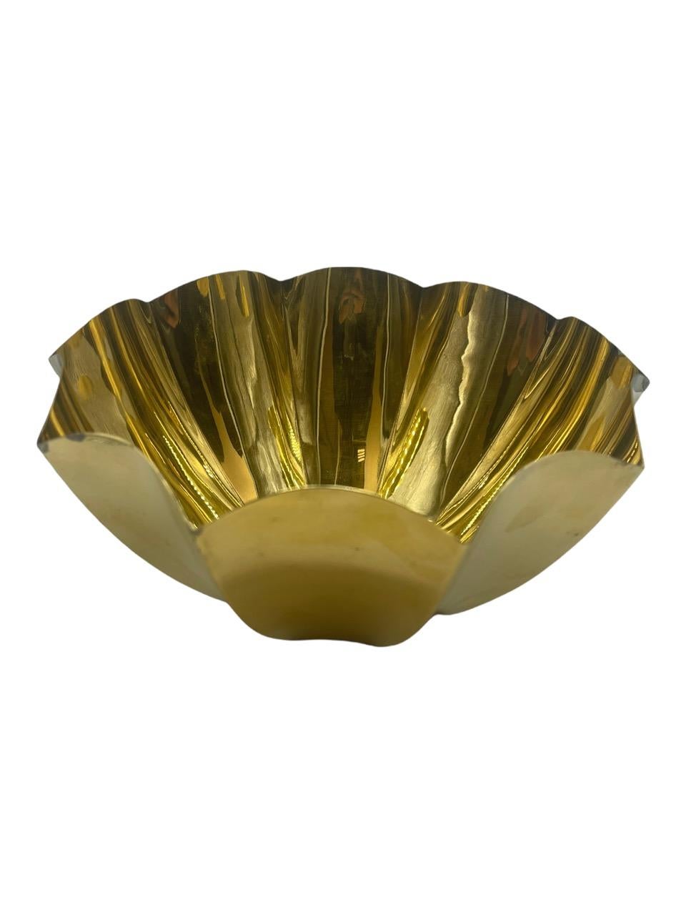 1960er Jahre Tiffany & Co. Gold Vermeil-Schale „Gilt“ aus Sterlingsilber mit Wellenschliff (Vergoldet) im Angebot