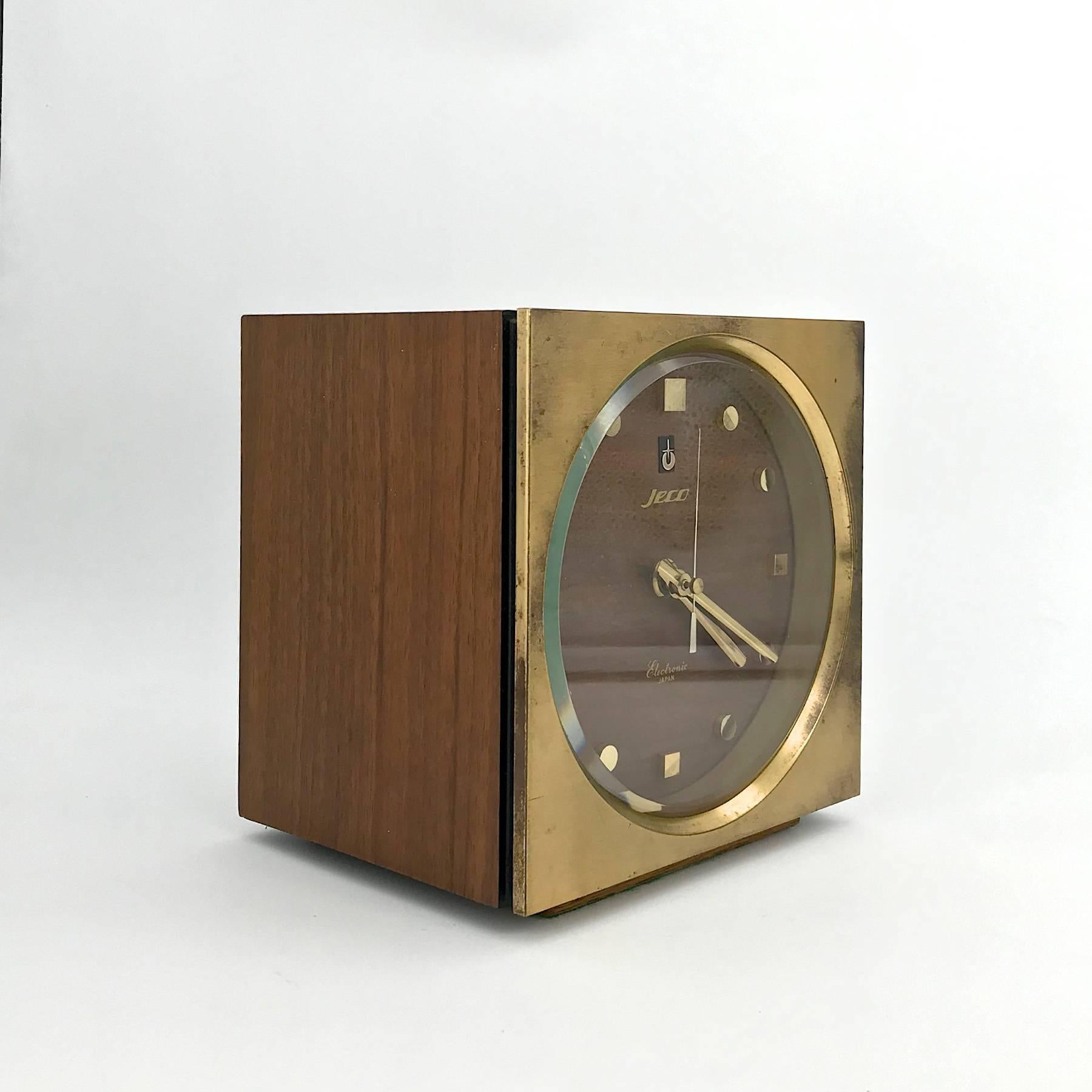 Guter Vintage-Zustand, Kratzer am Messingrand.