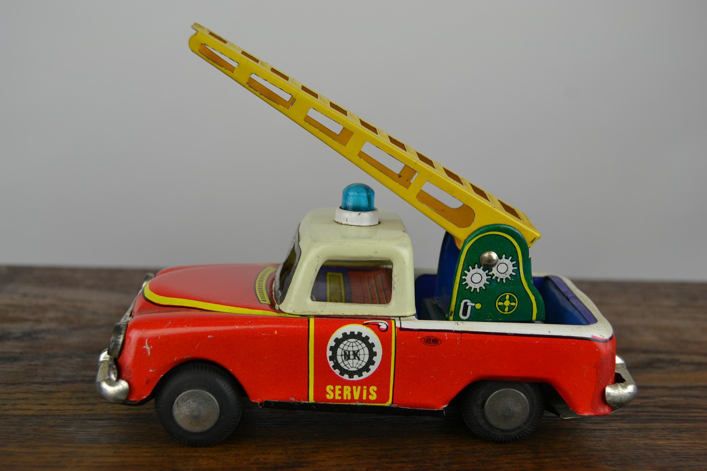 1960s Tin Toy Servis Pick Up truck with ladder by Nekur,  Ne-Kur , Türkei  (Zinn) im Angebot