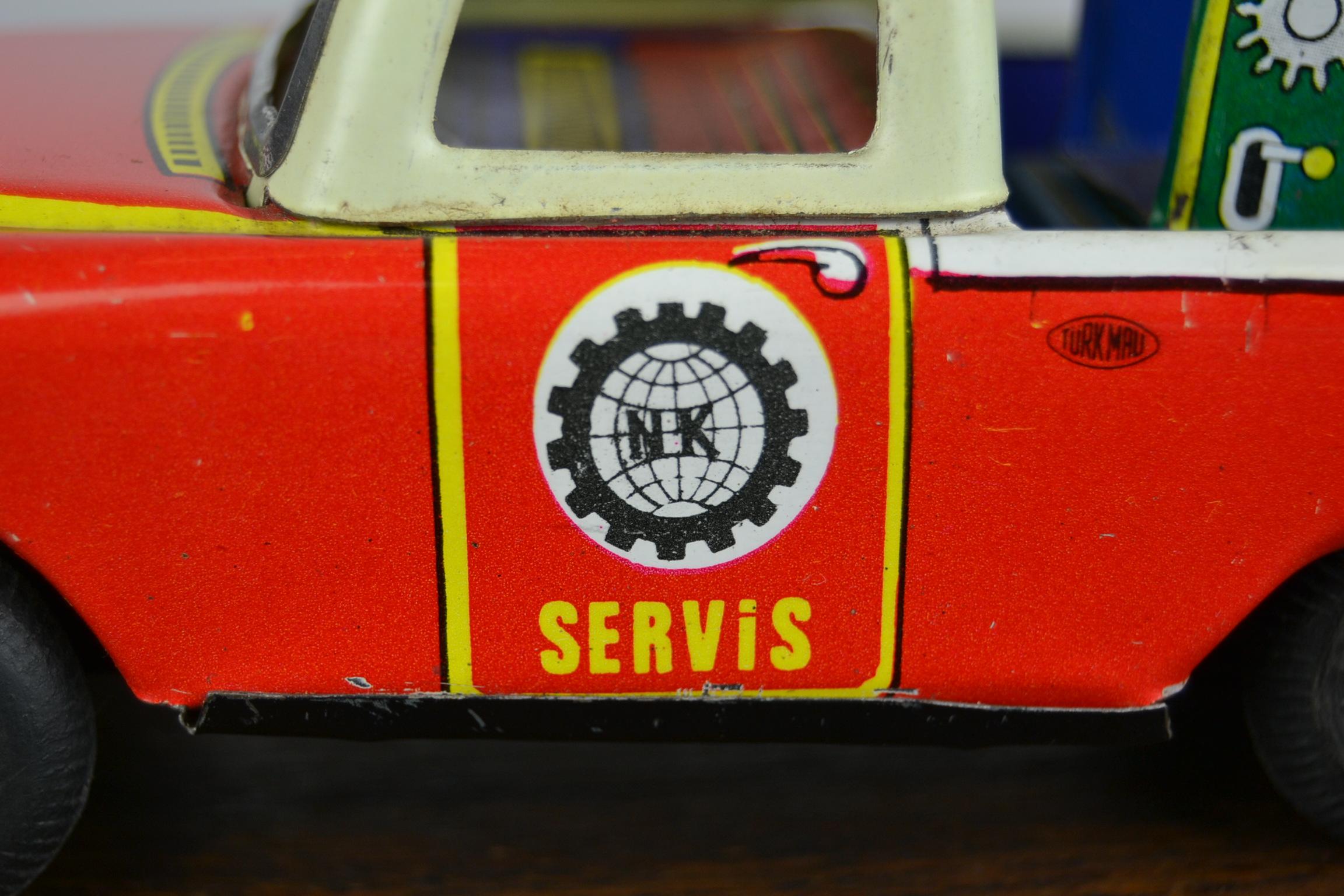 1960s Tin Toy Servis Pick Up truck with ladder by Nekur,  Ne-Kur , Turkey  In Good Condition For Sale In Antwerp, BE
