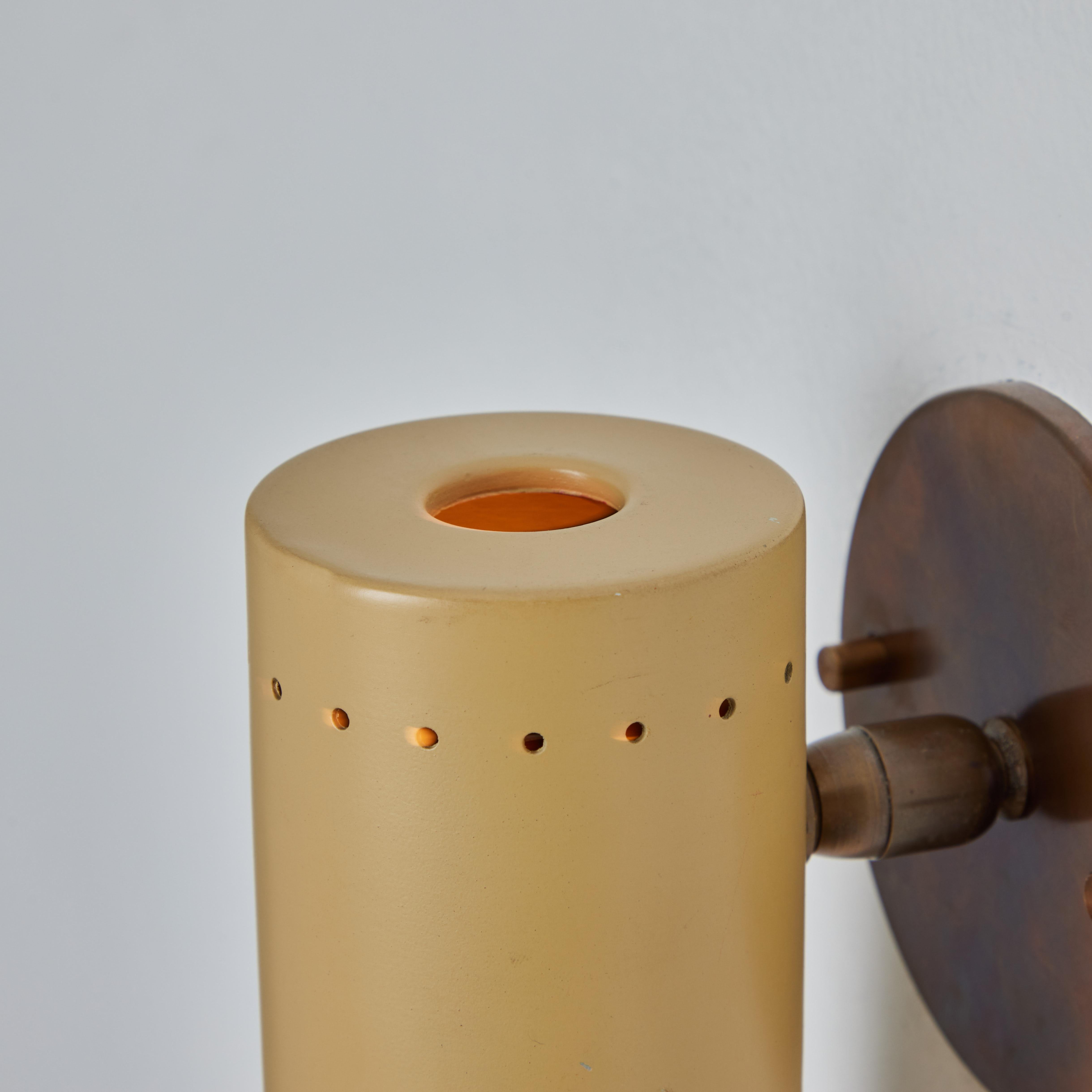 Beige Metall- und Messing-Wandleuchter mit Gelenk von Tito Agnoli für O-Luce, 1960er Jahre 3