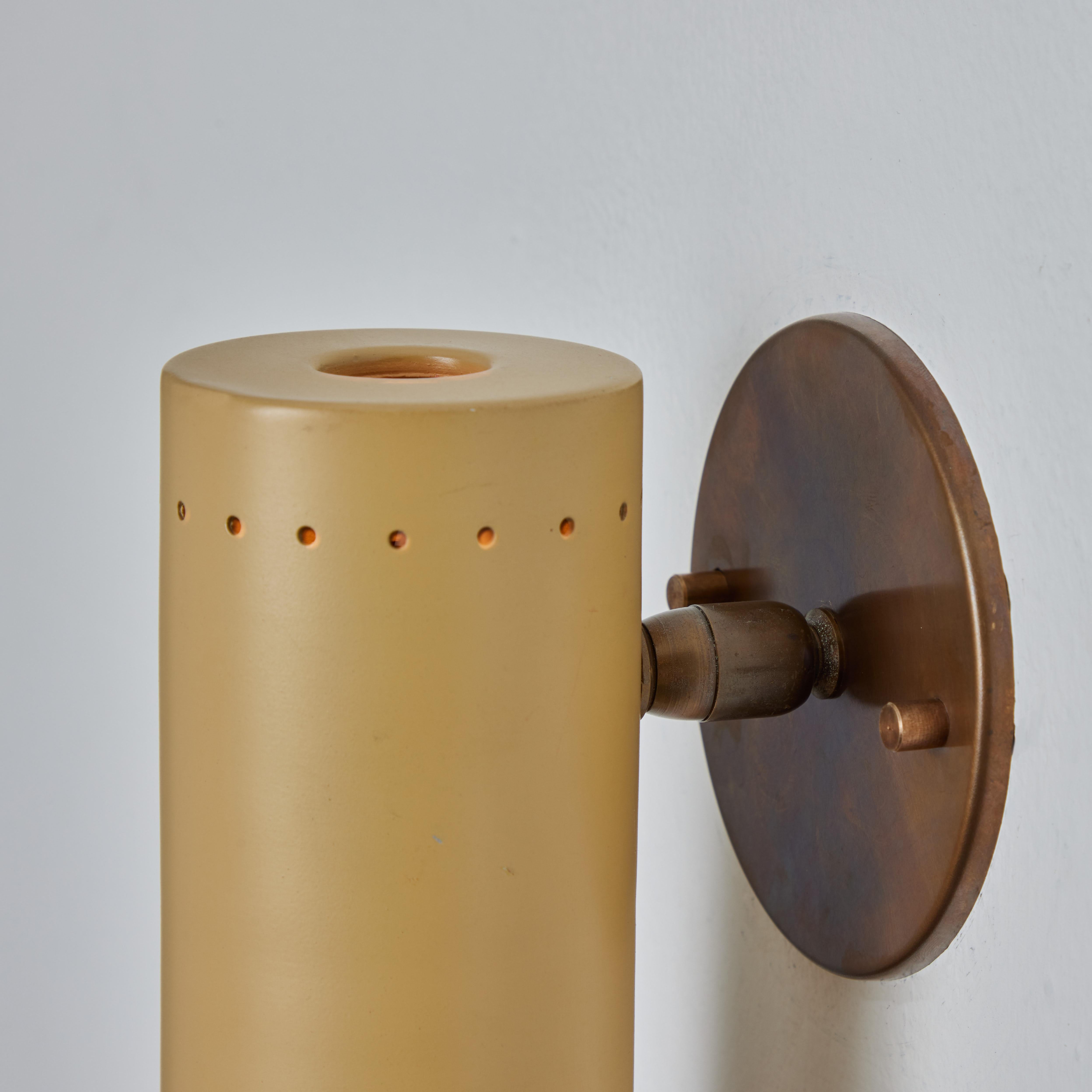 Beige Metall- und Messing-Wandleuchter mit Gelenk von Tito Agnoli für O-Luce, 1960er Jahre 4