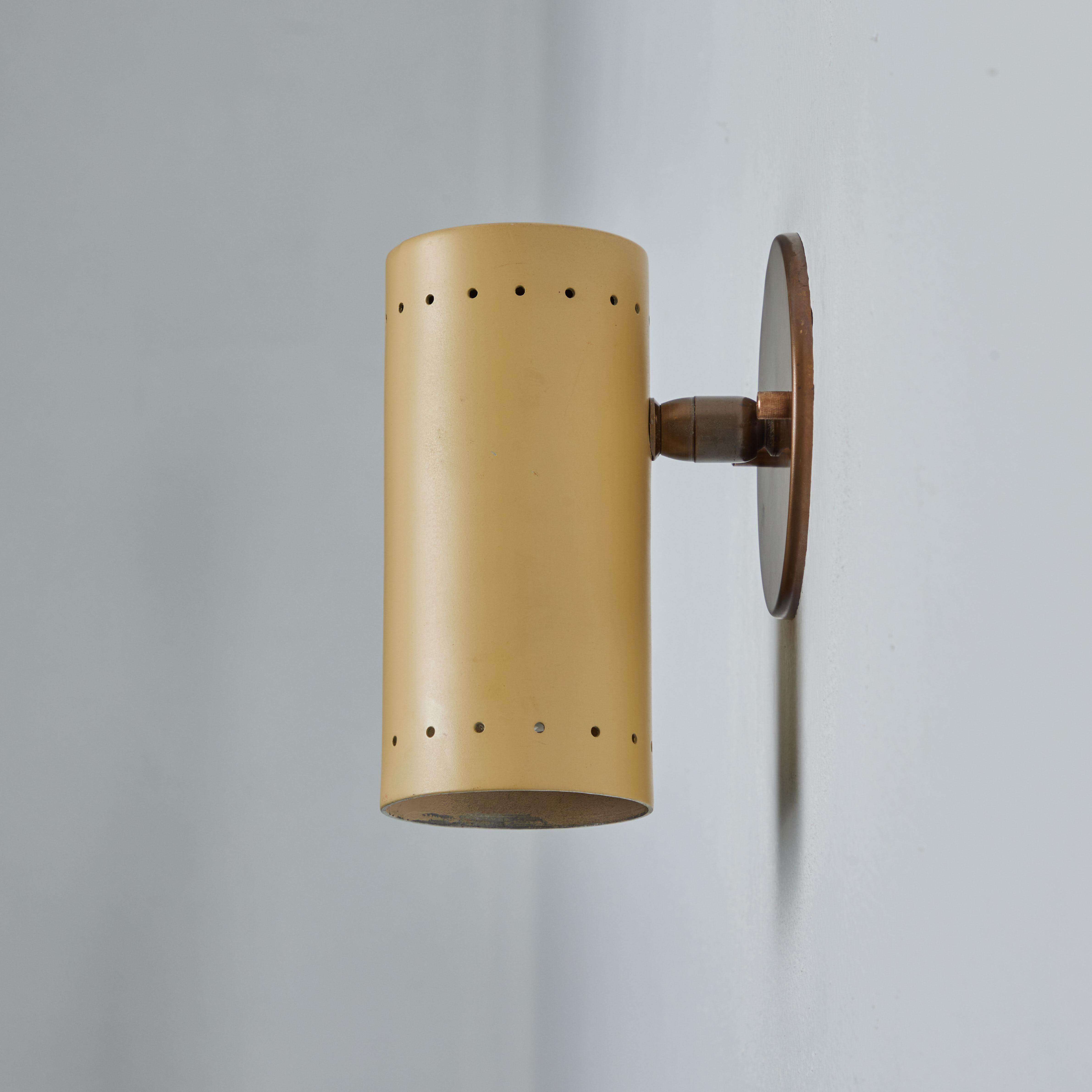Beige Metall- und Messing-Wandleuchter mit Gelenk von Tito Agnoli für O-Luce, 1960er Jahre 5