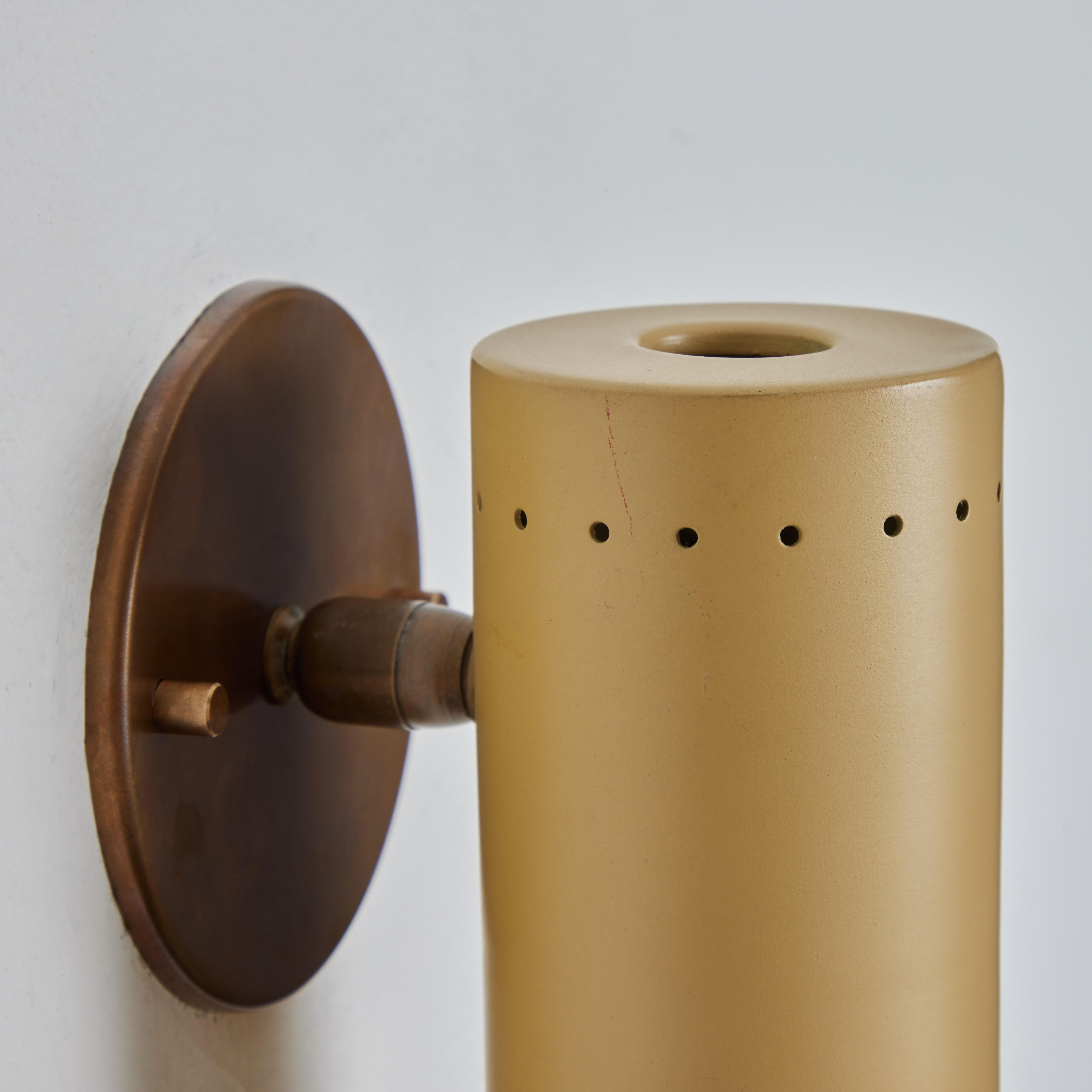 Beige Metall- und Messing-Wandleuchter mit Gelenk von Tito Agnoli für O-Luce, 1960er Jahre 8