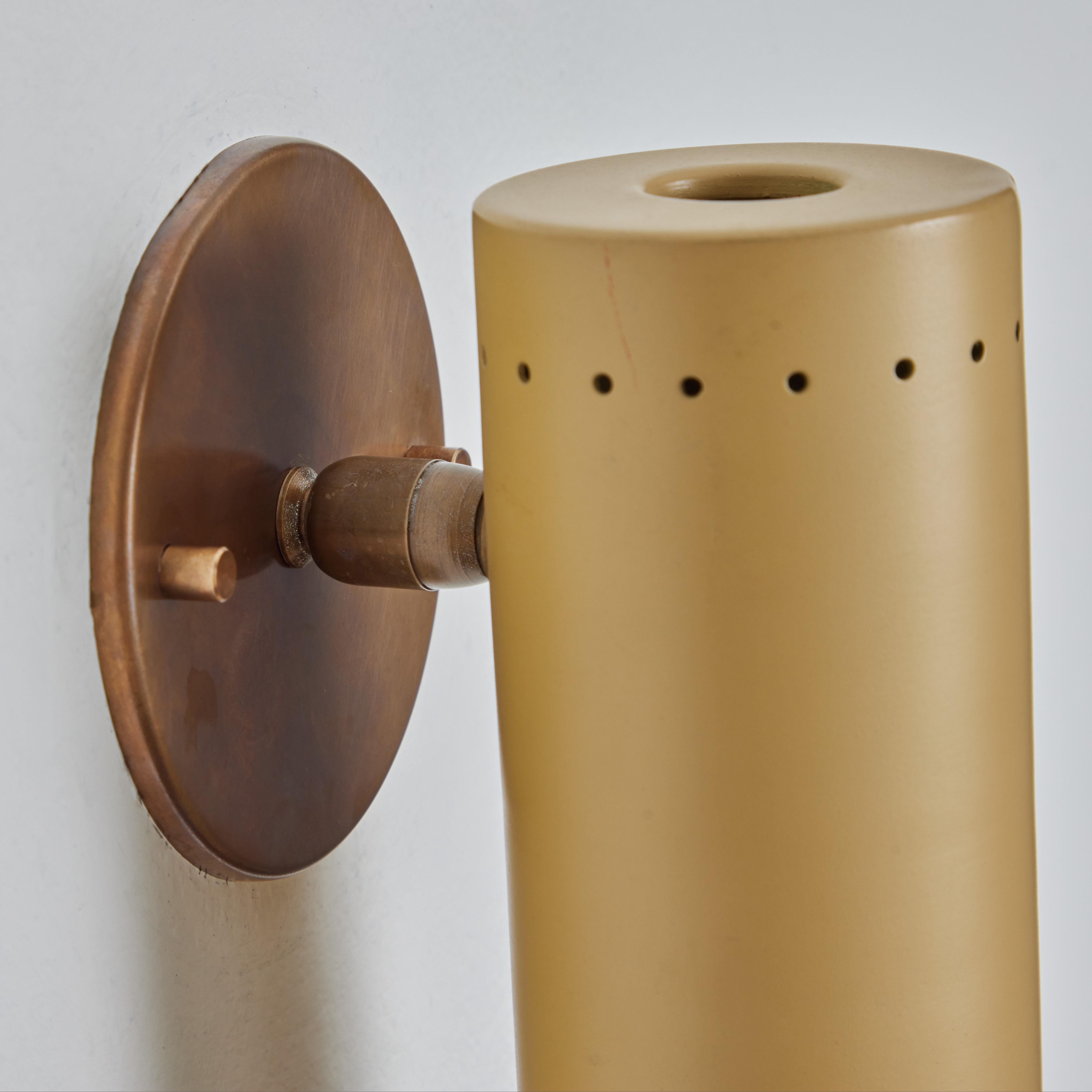 Beige Metall- und Messing-Wandleuchter mit Gelenk von Tito Agnoli für O-Luce, 1960er Jahre 9