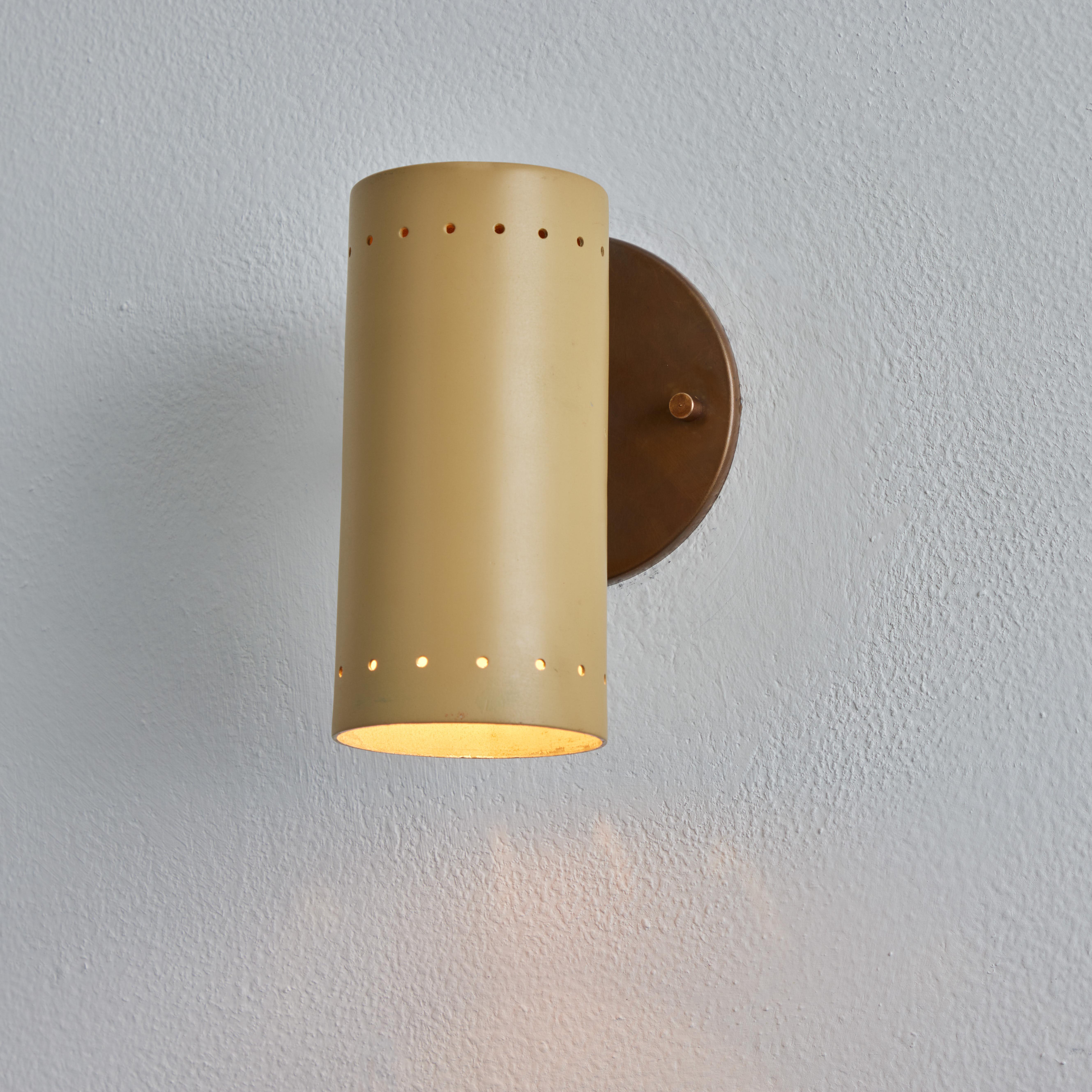 Mid-Century Modern 1960s Tito Agnoli Beige Metal and Brass Articulating Sconce for O-Luce