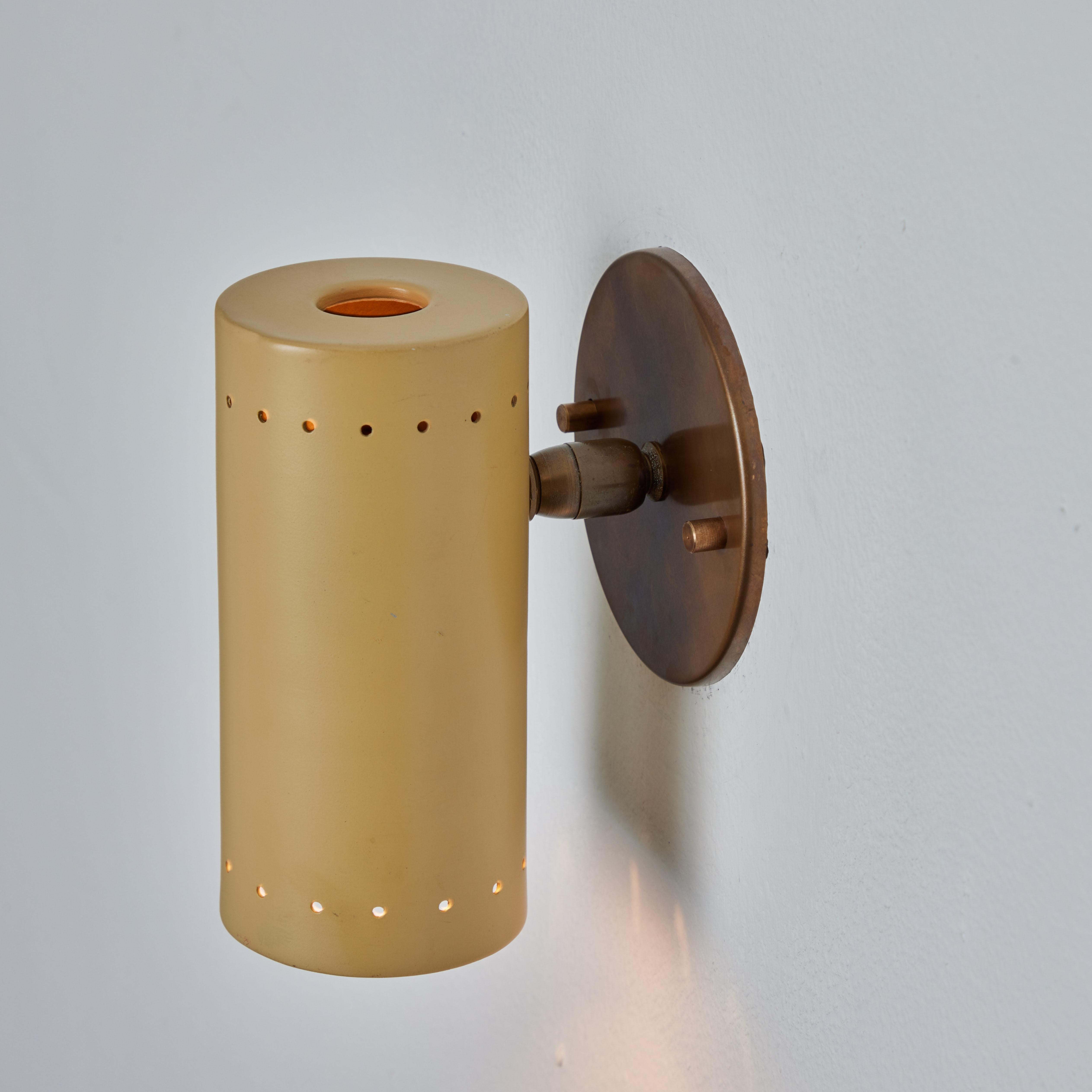 Beige Metall- und Messing-Wandleuchter mit Gelenk von Tito Agnoli für O-Luce, 1960er Jahre 2