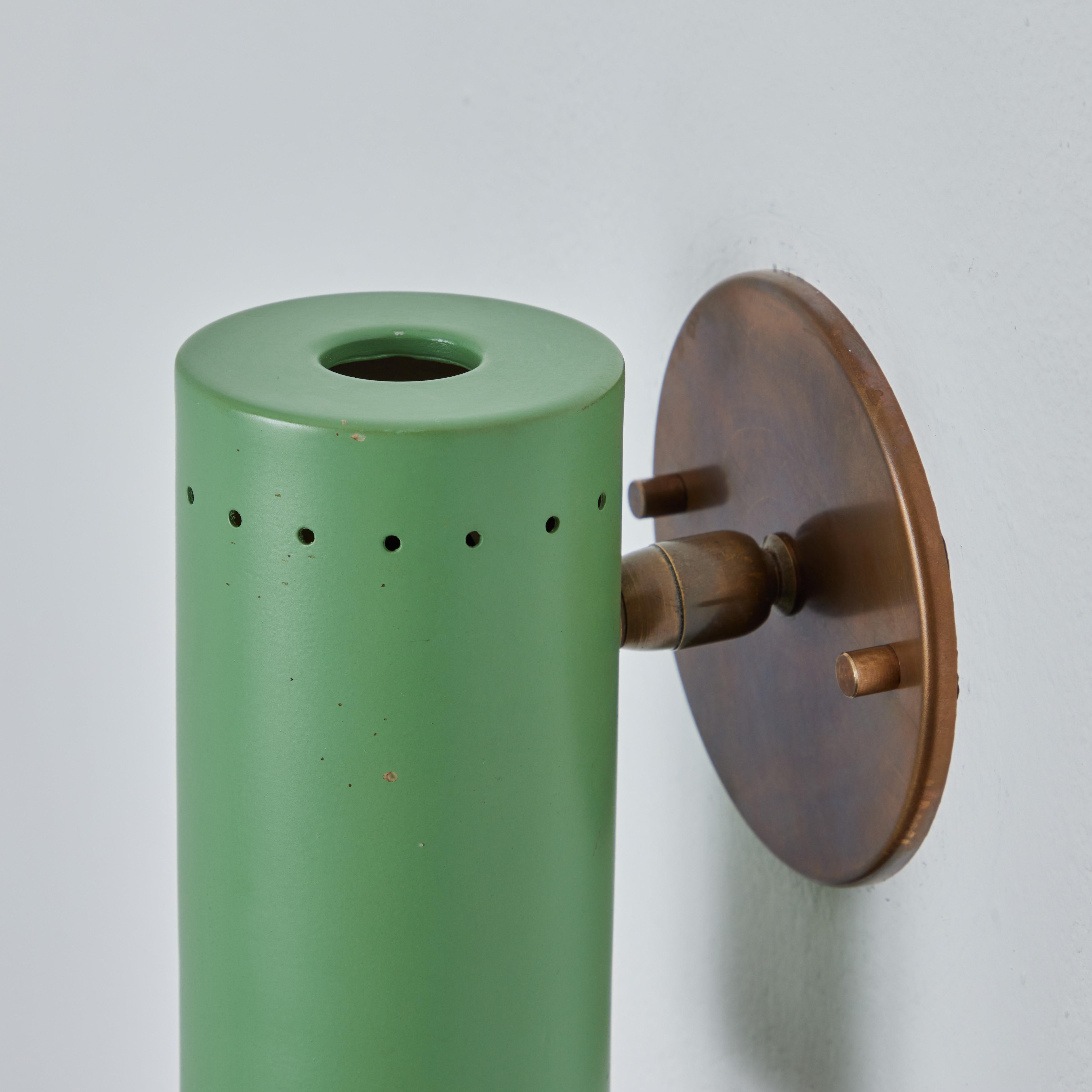 Tito Agnoli, Wandleuchter aus grünem Metall und Messing mit Gelenk, für O-Luce, 1960er Jahre 3