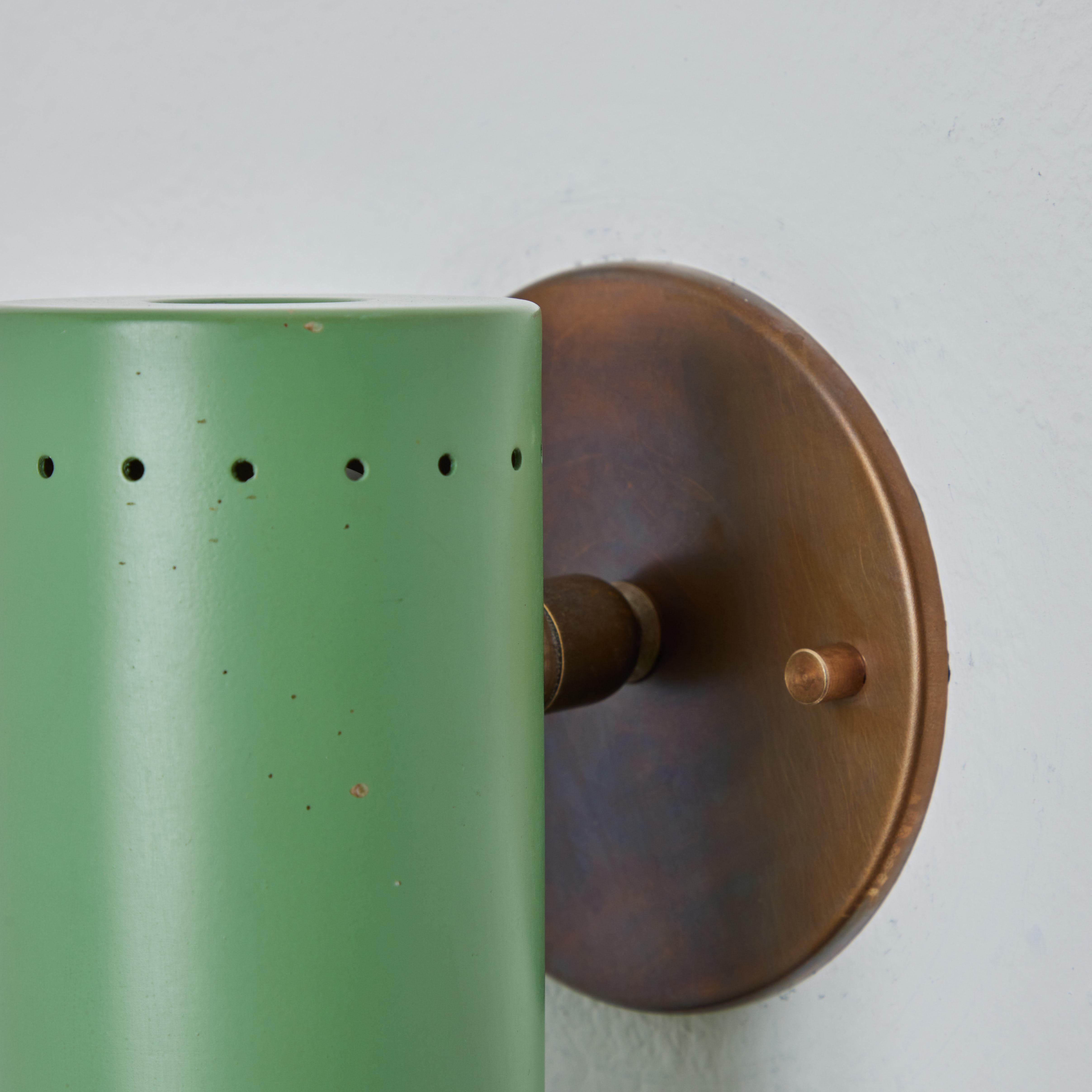 Tito Agnoli, Wandleuchter aus grünem Metall und Messing mit Gelenk, für O-Luce, 1960er Jahre 4