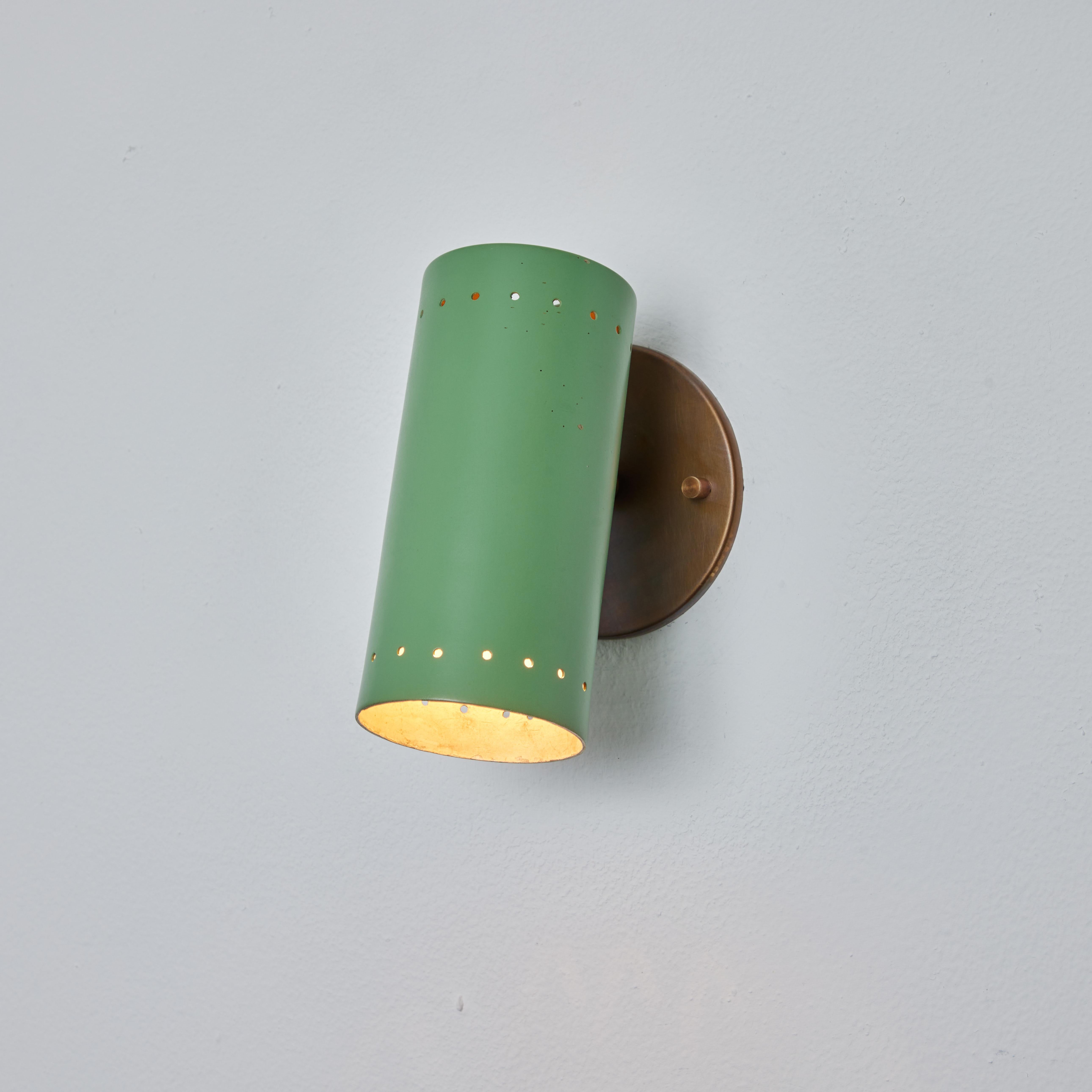 Tito Agnoli, Wandleuchter aus grünem Metall und Messing mit Gelenk, für O-Luce, 1960er Jahre (Moderne der Mitte des Jahrhunderts)