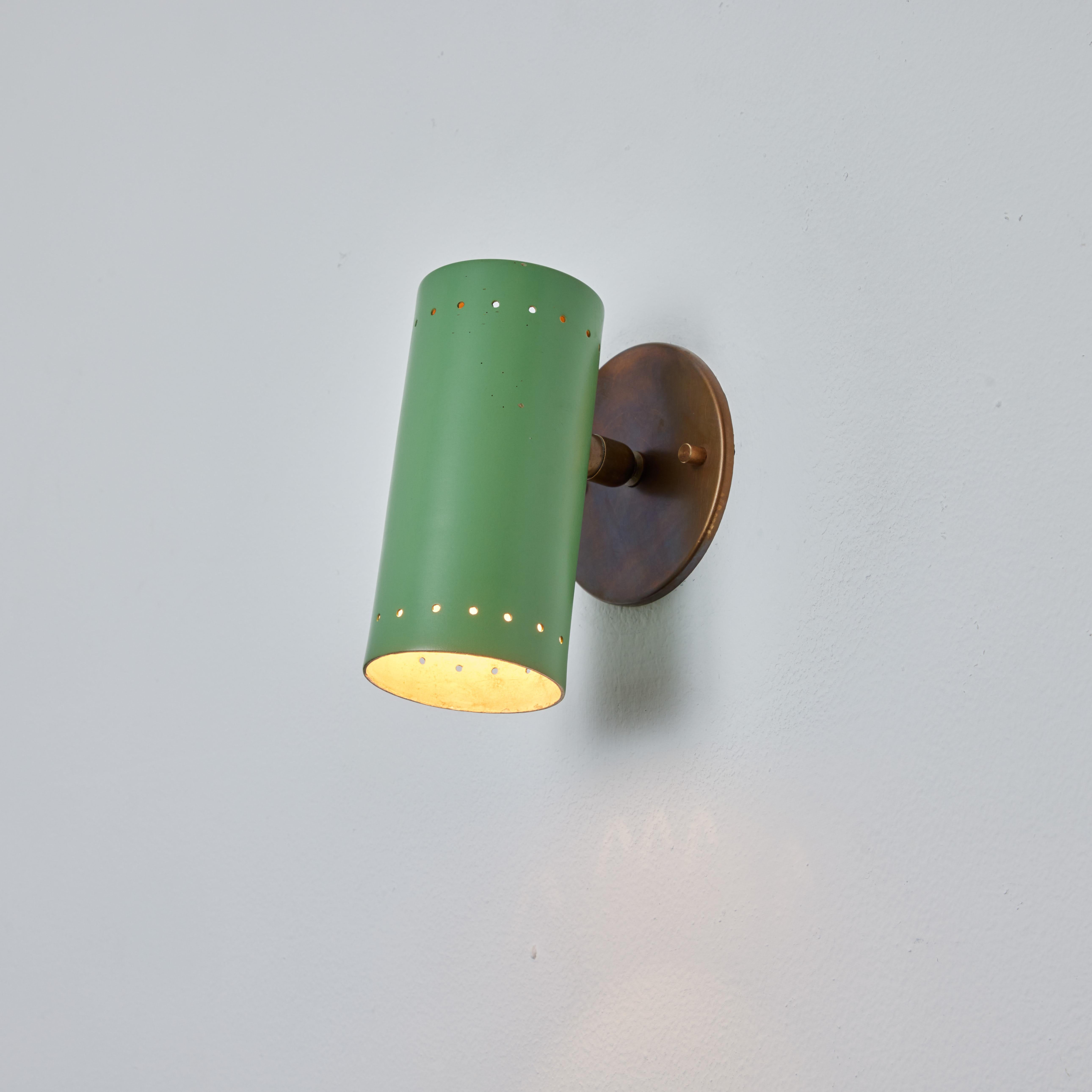 Tito Agnoli, Wandleuchter aus grünem Metall und Messing mit Gelenk, für O-Luce, 1960er Jahre (Gemalt)