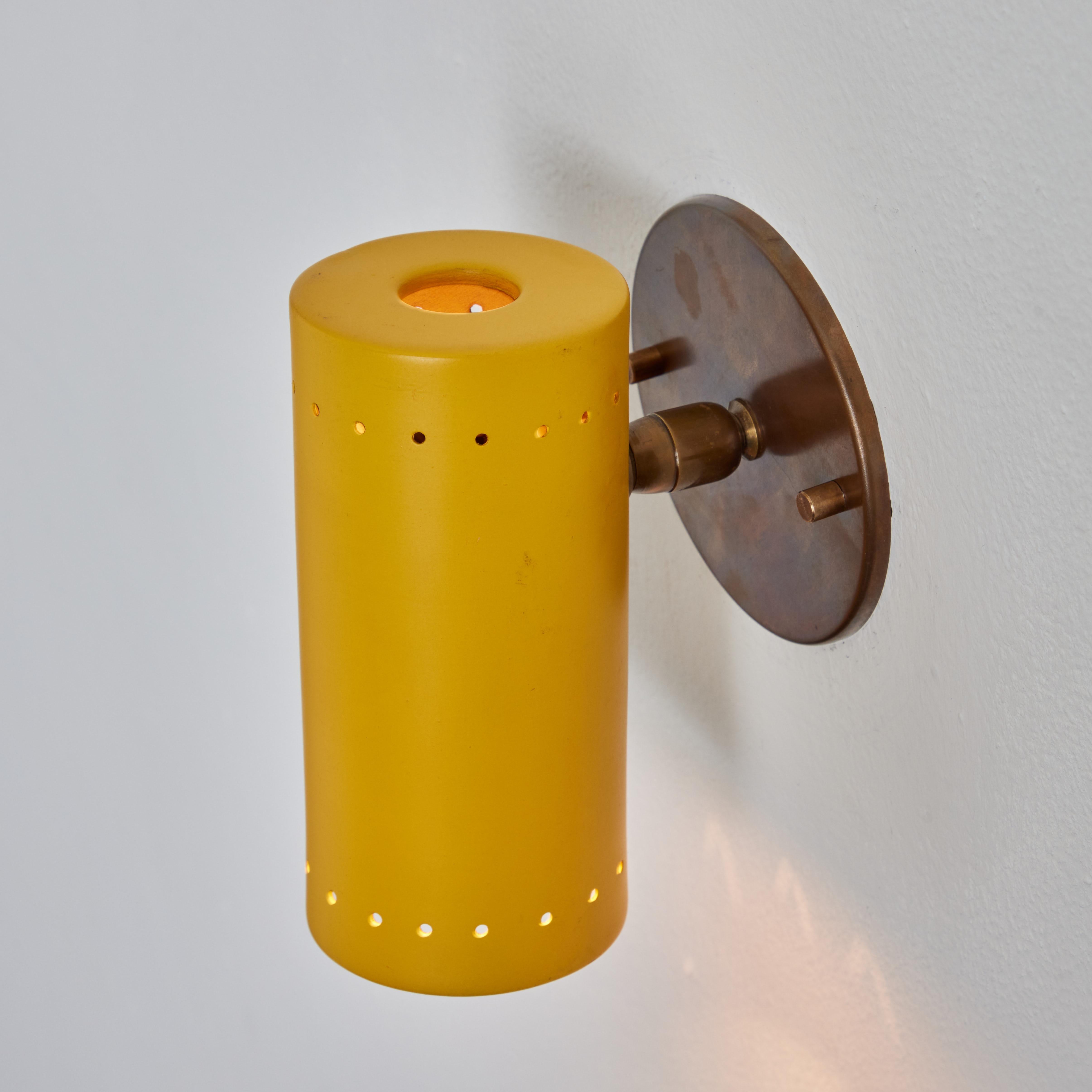 Gelber Tito Agnoli-Wandleuchter aus Metall und Messing mit Gelenk für O-Luce, 1960er Jahre 3