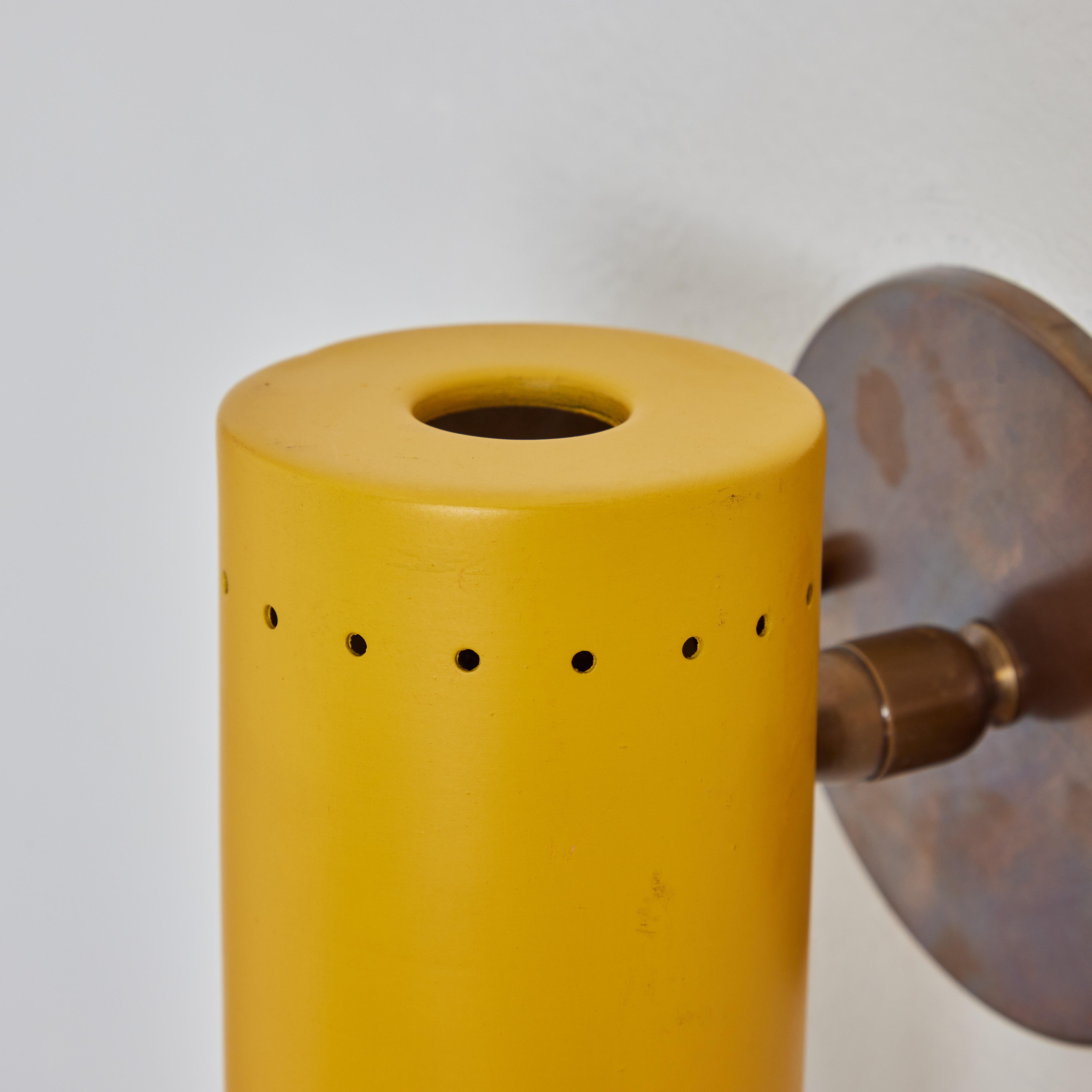 Gelber Tito Agnoli-Wandleuchter aus Metall und Messing mit Gelenk für O-Luce, 1960er Jahre 4