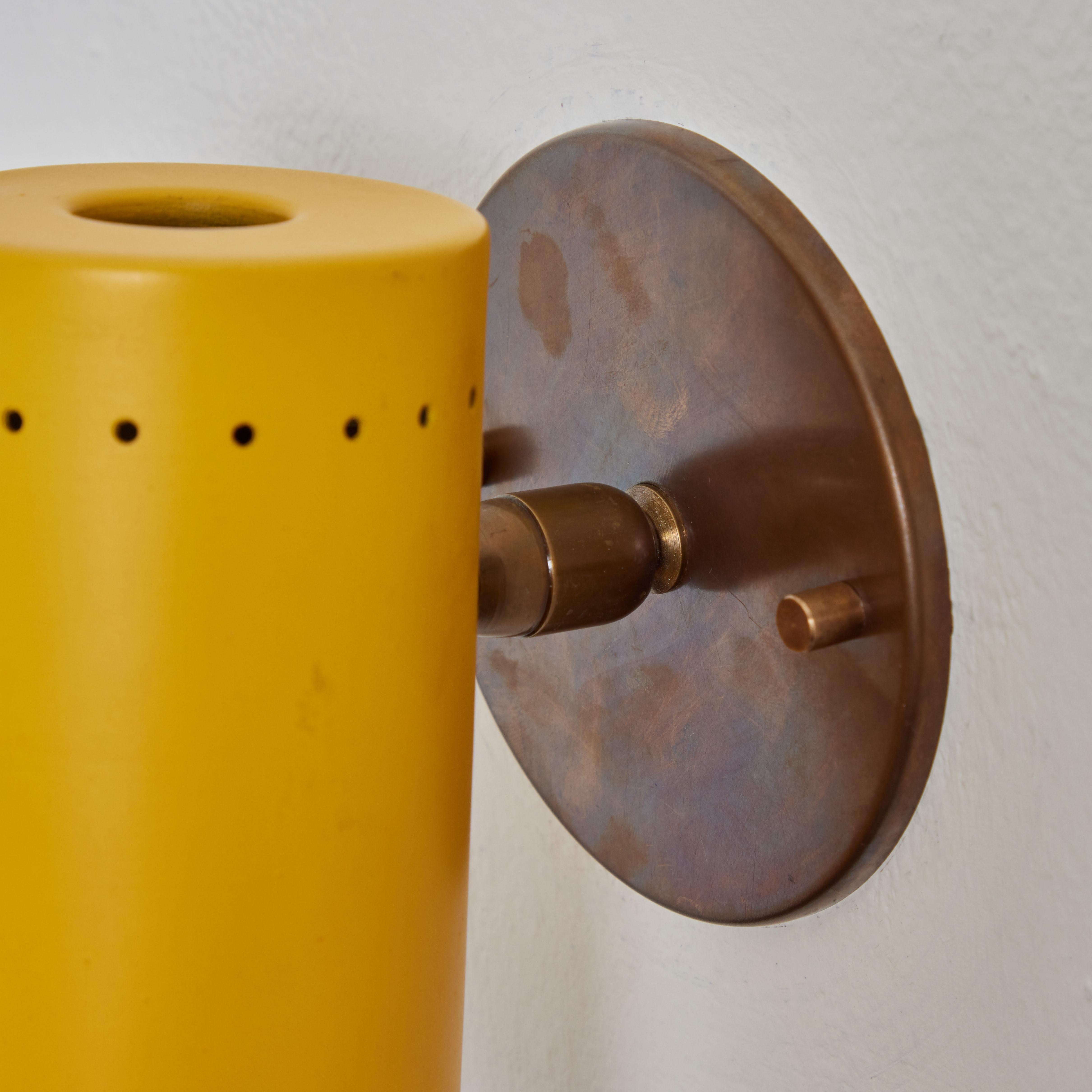 Gelber Tito Agnoli-Wandleuchter aus Metall und Messing mit Gelenk für O-Luce, 1960er Jahre 5