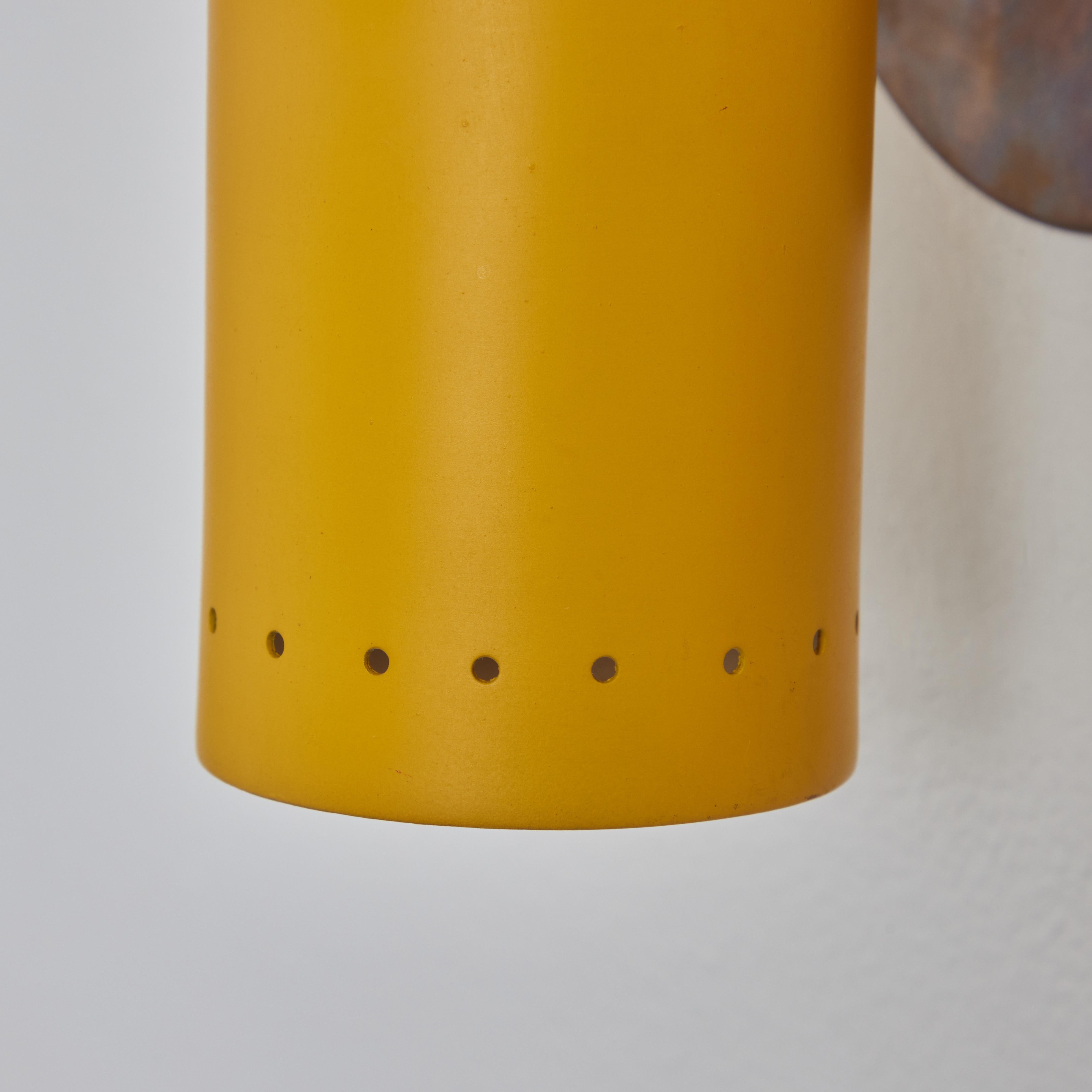 Gelber Tito Agnoli-Wandleuchter aus Metall und Messing mit Gelenk für O-Luce, 1960er Jahre 6