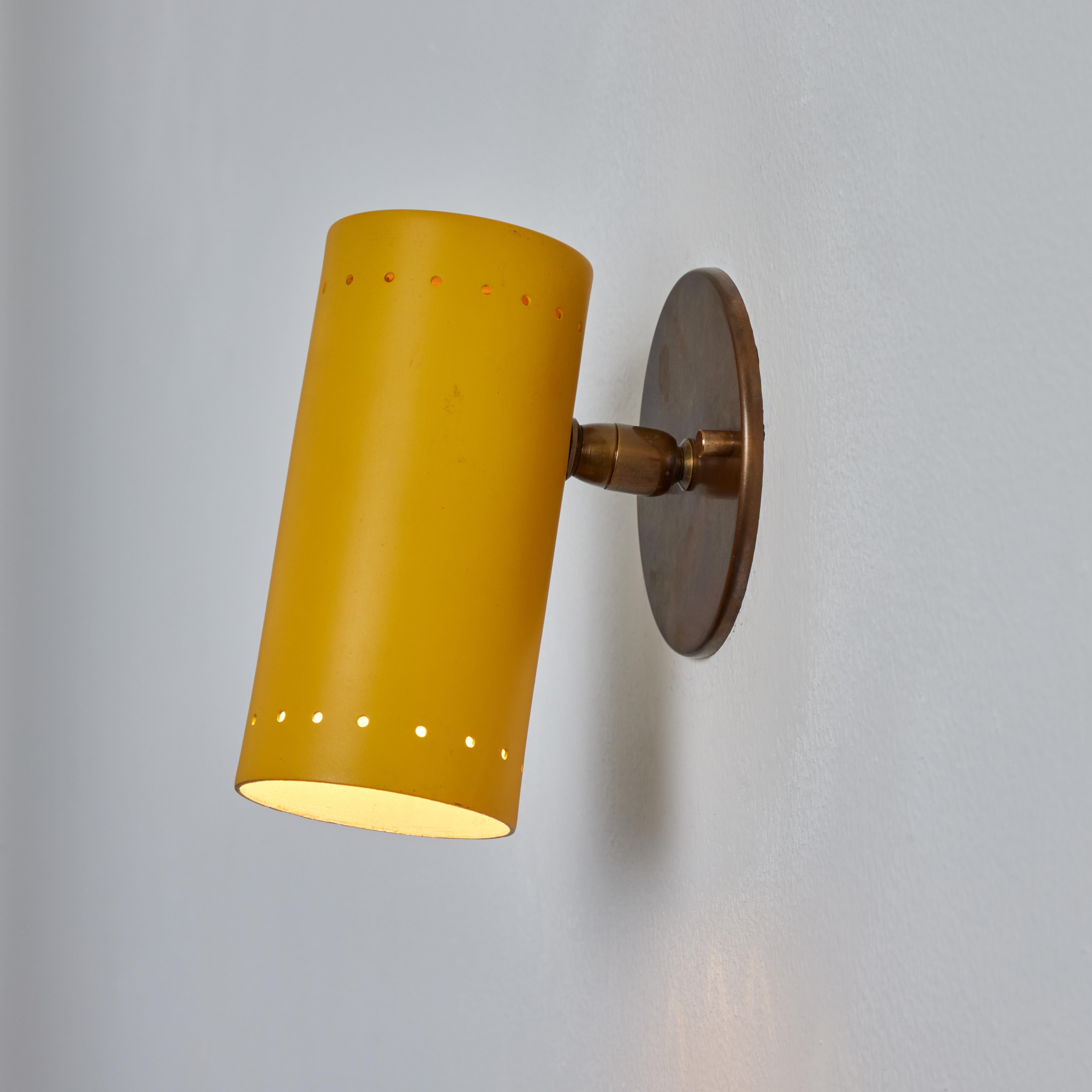 Gelber Tito Agnoli-Wandleuchter aus Metall und Messing mit Gelenk für O-Luce, 1960er Jahre 1