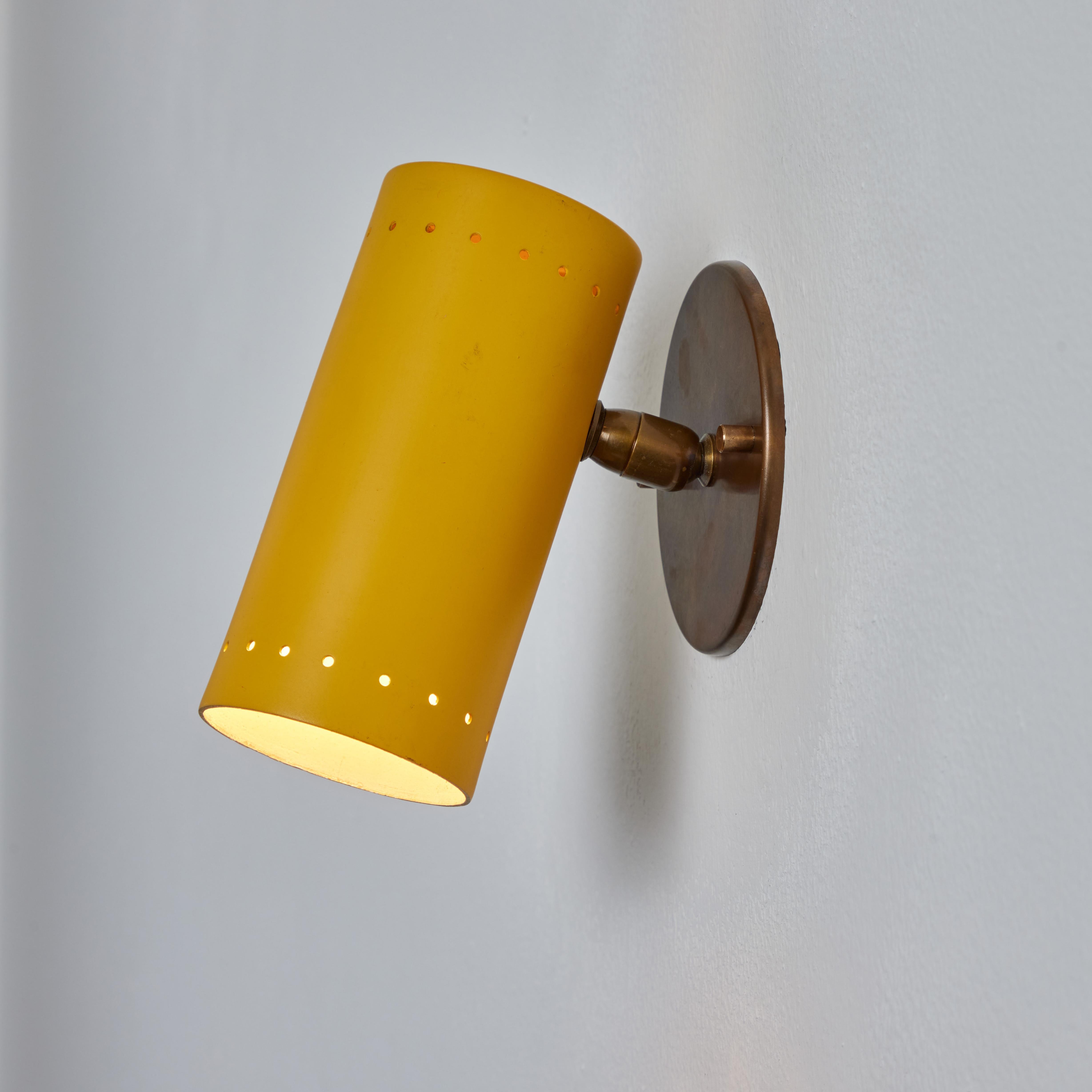 Gelber Tito Agnoli-Wandleuchter aus Metall und Messing mit Gelenk für O-Luce, 1960er Jahre 2