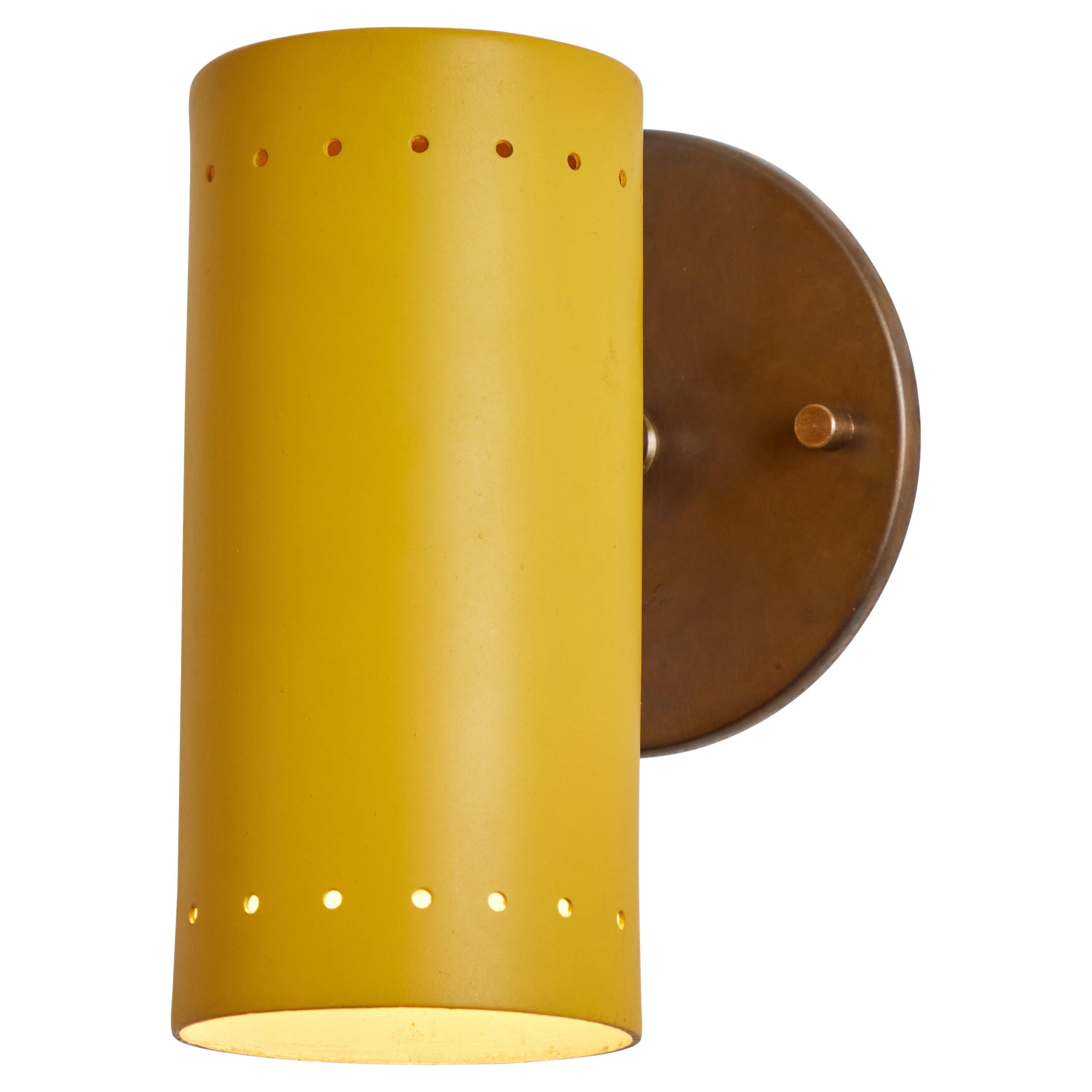 Gelber Tito Agnoli-Wandleuchter aus Metall und Messing mit Gelenk für O-Luce, 1960er Jahre