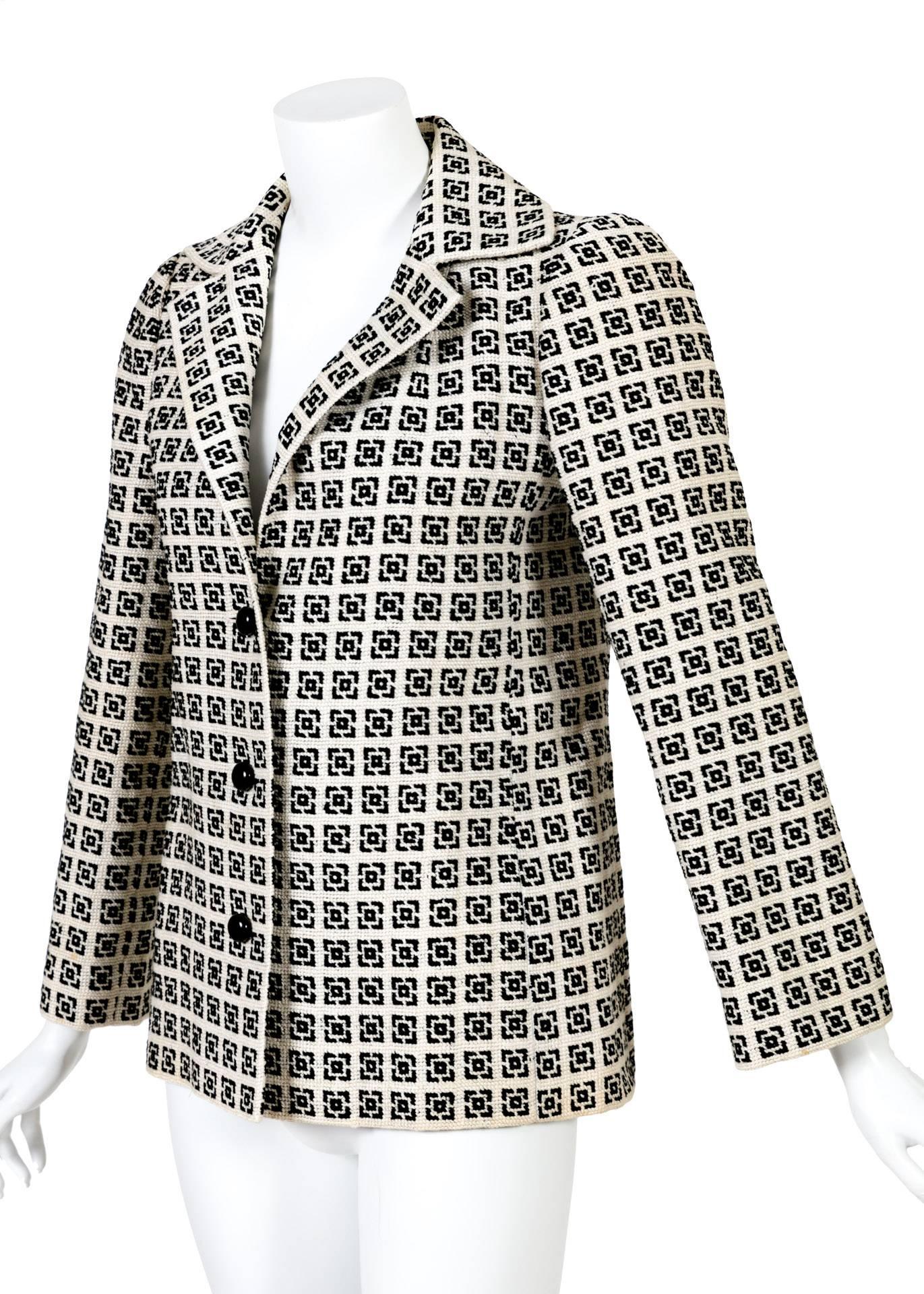 1960er Jahre Tiziani Couture by Karl Lagerfeld Schwarz und Elfenbeinfarbene Nadelspitzen-Jacke im Zustand „Hervorragend“ im Angebot in Boca Raton, FL