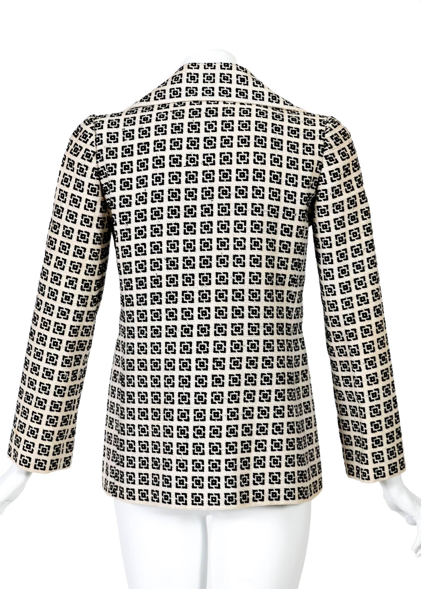1960er Jahre Tiziani Couture by Karl Lagerfeld Schwarz und Elfenbeinfarbene Nadelspitzen-Jacke im Angebot 1