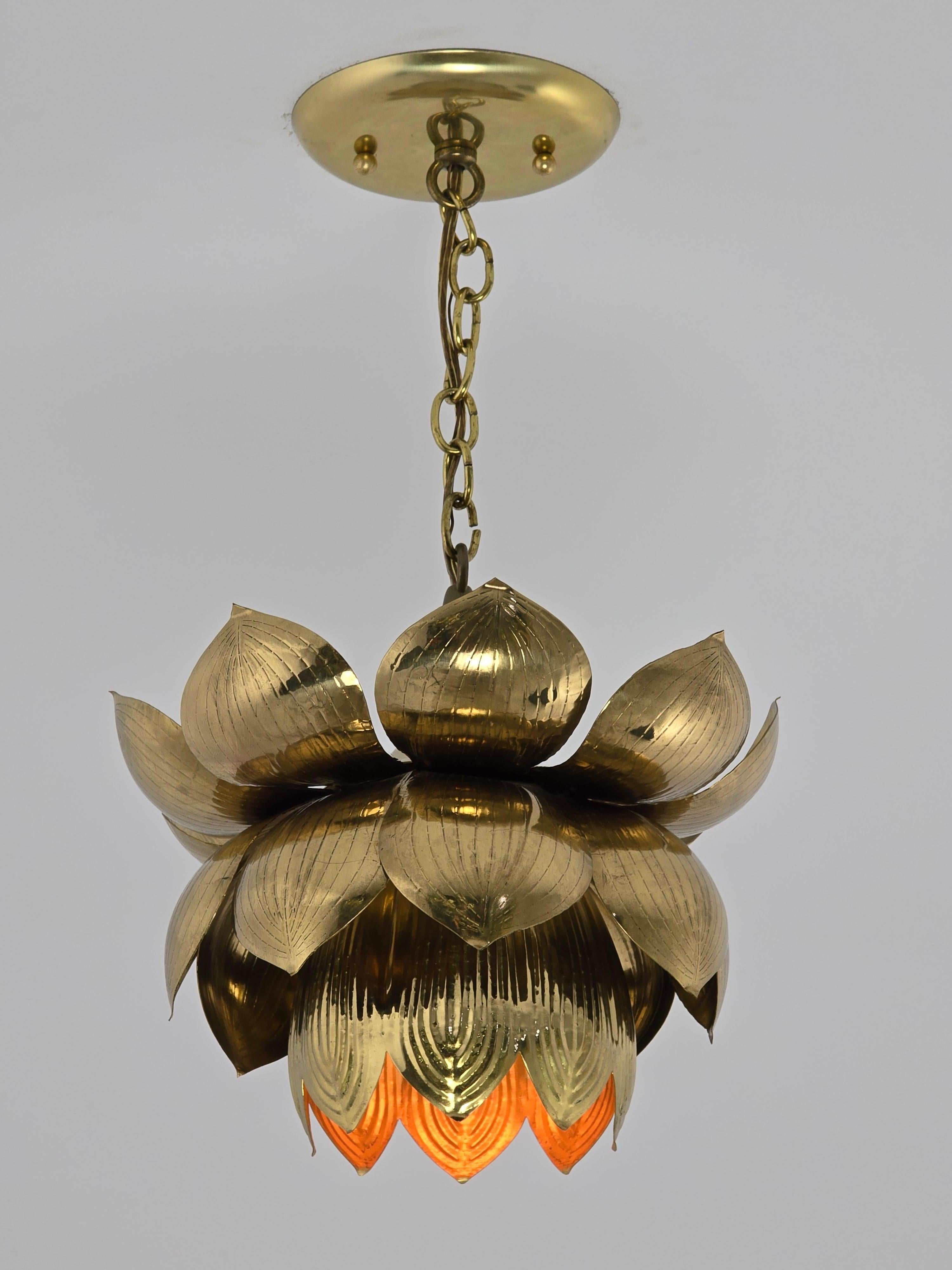 Classic Tom Greene Lotus Brass Pendant for Feldman NY  . 

Contain one E26 size socket rated at 60 watt max. 

In mint condition . 

