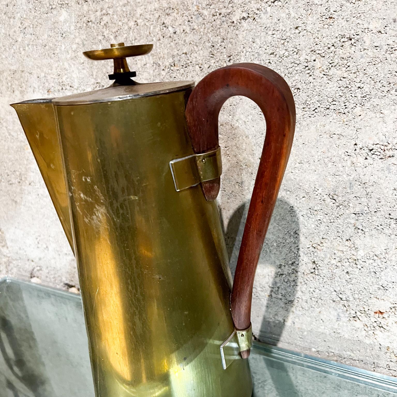 1960s Tommi Parzinger Brass and Walnut Coffee Pot Dorlyn Silversmiths In Good Condition For Sale In Chula Vista, CA