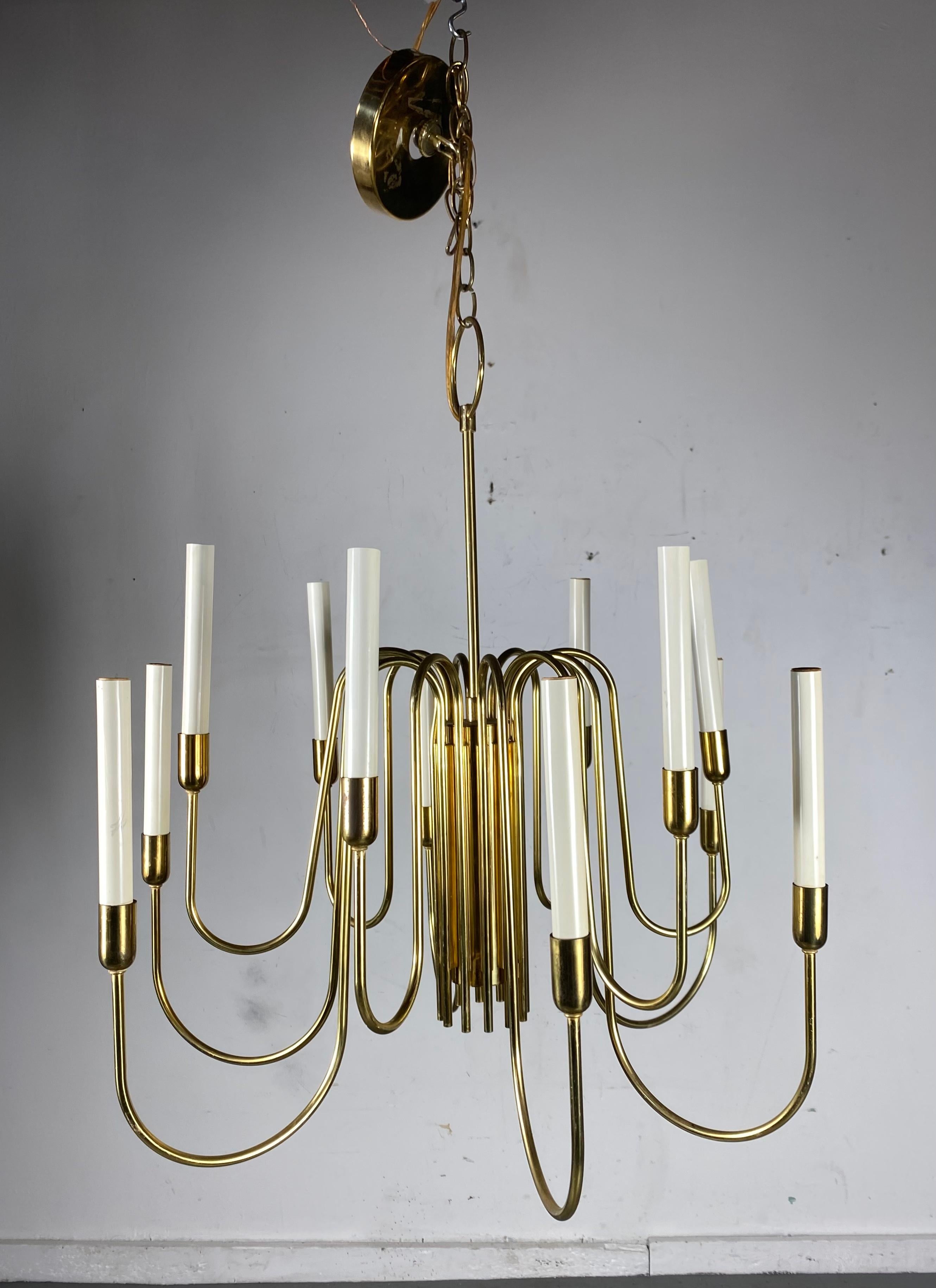 Mid-Century Modern 1960s Tommi Parzinger Style Brass Chandelier by Lightolier, , Classic Modernist For Sale