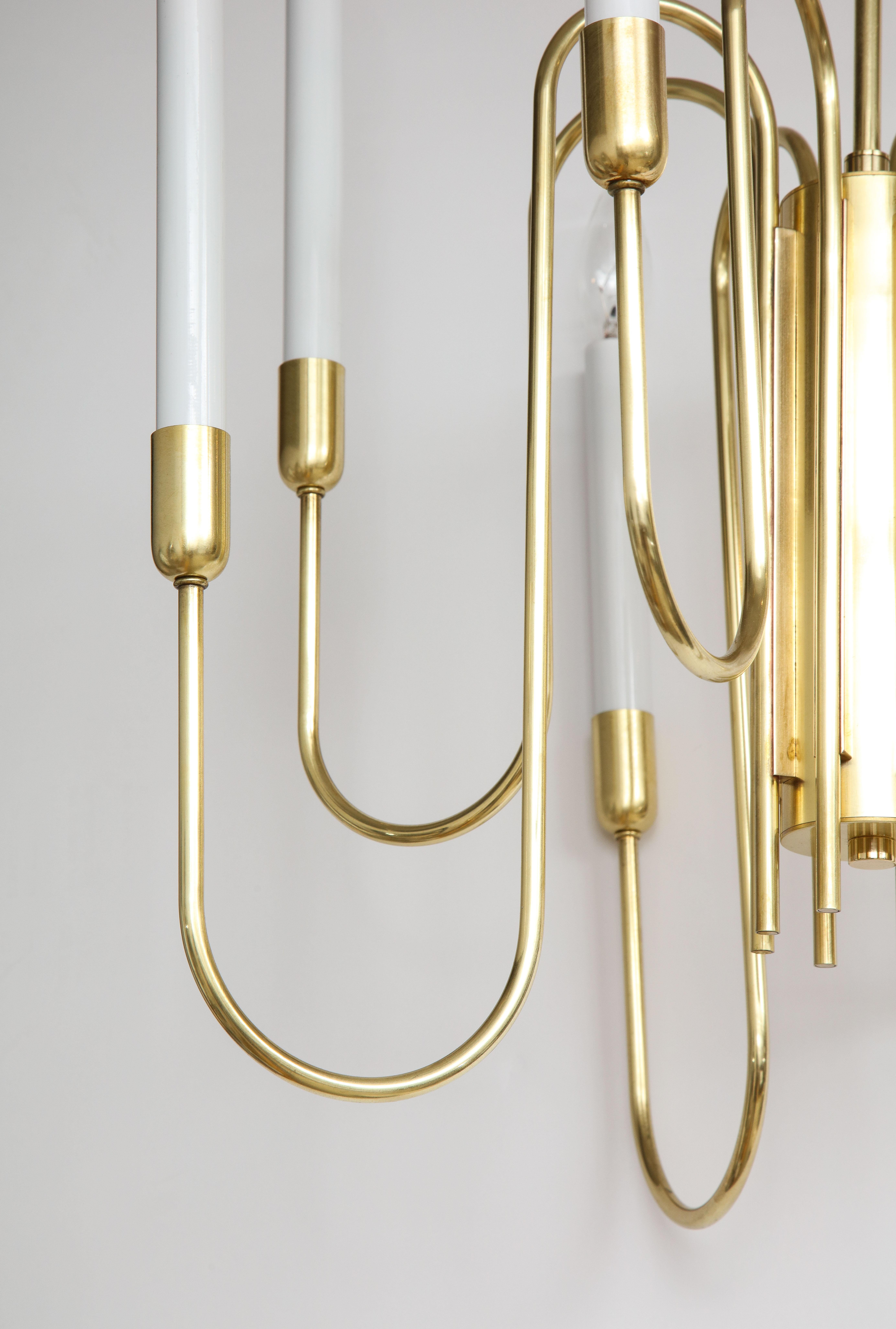 1960s Tommi Parzinger Style Brass Chandelier by Lightolier In Good Condition In New York, NY
